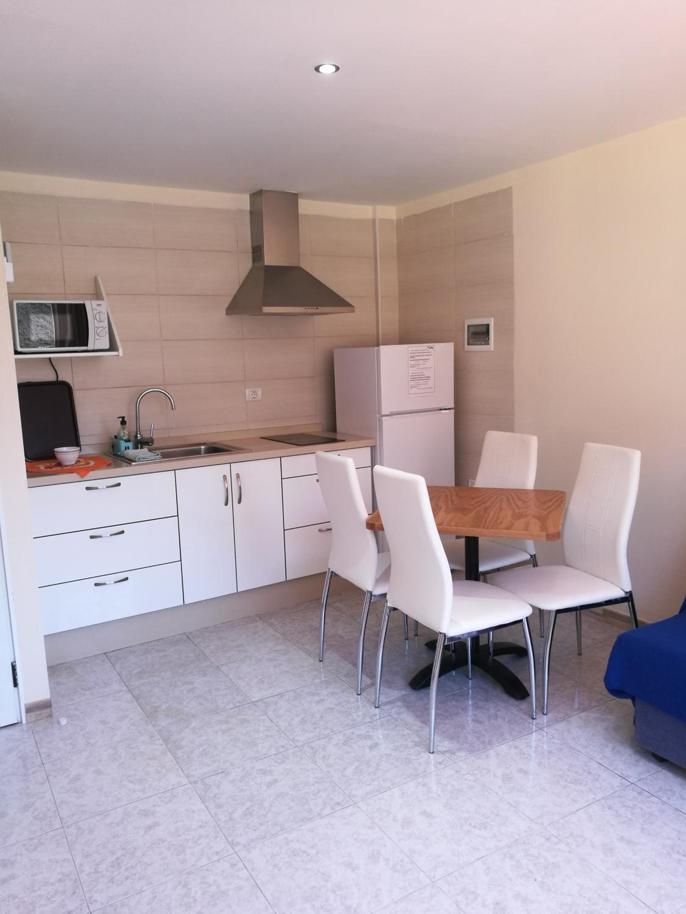 Apartment with Mountain View - Photo 5