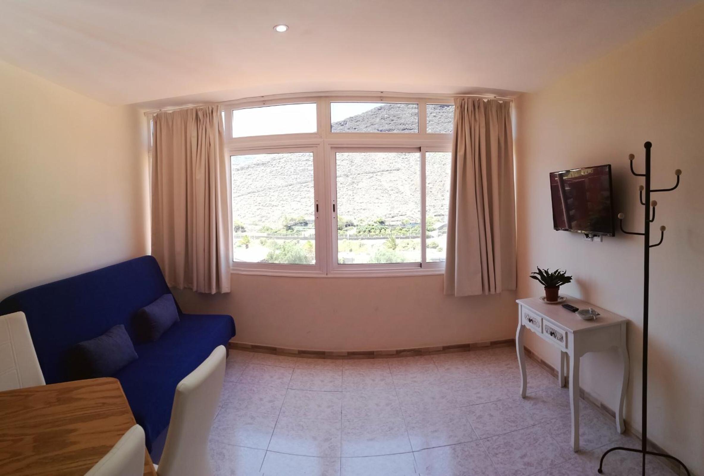 Apartment with Mountain View - Photo 4