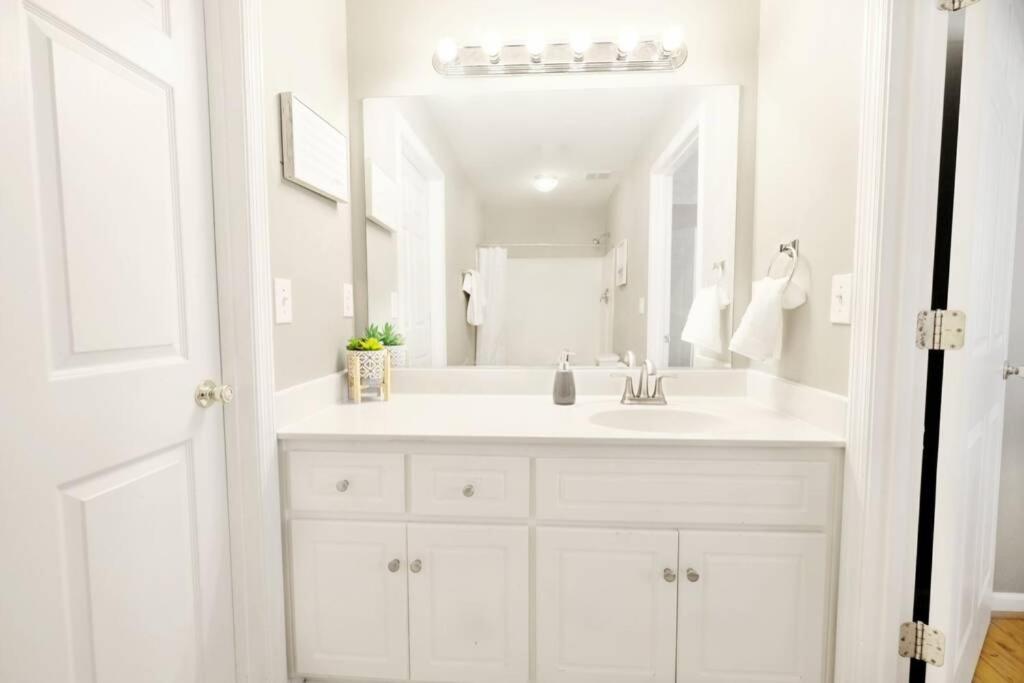 Two-Bedroom Apartment - Photo 7