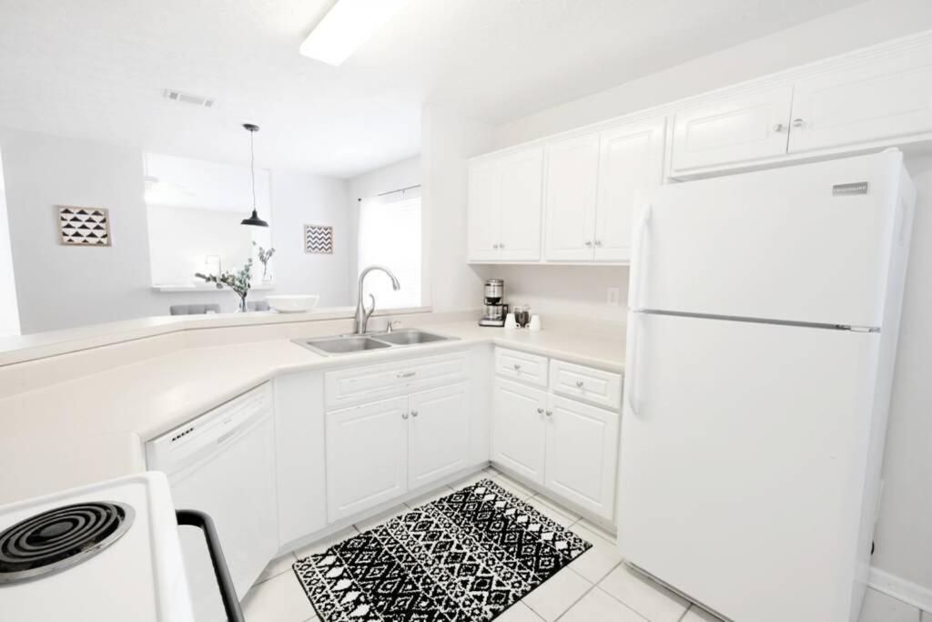 Two-Bedroom Apartment - Photo 10