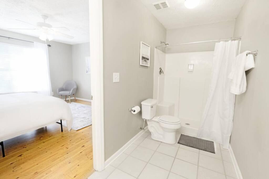 Two-Bedroom Apartment - Photo 17