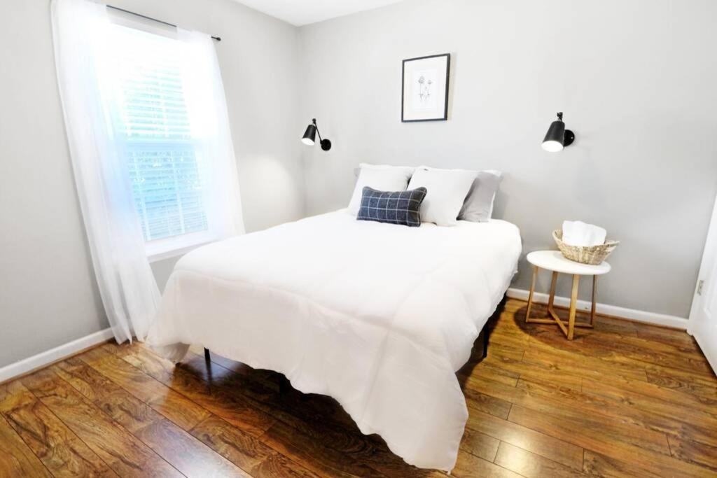 Two-Bedroom Apartment - Photo 19