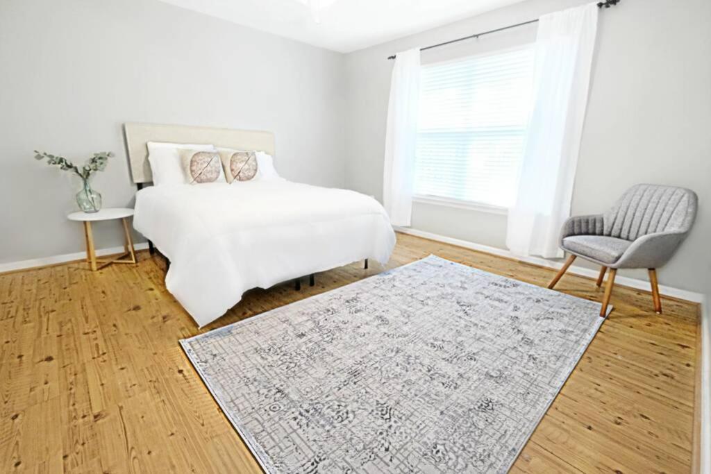 Two-Bedroom Apartment - Photo 23