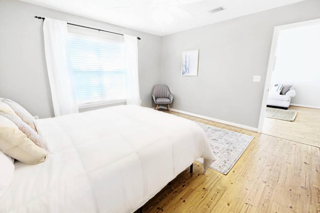 Two-Bedroom Apartment - Photo 2
