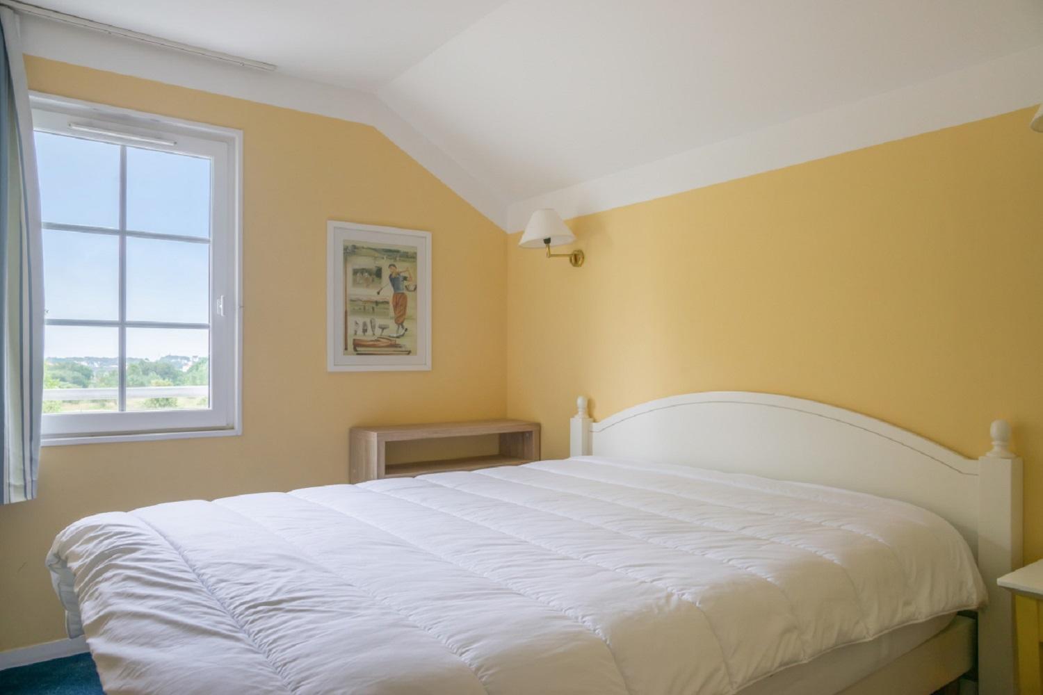 Select three-bedrooms house (8 people)