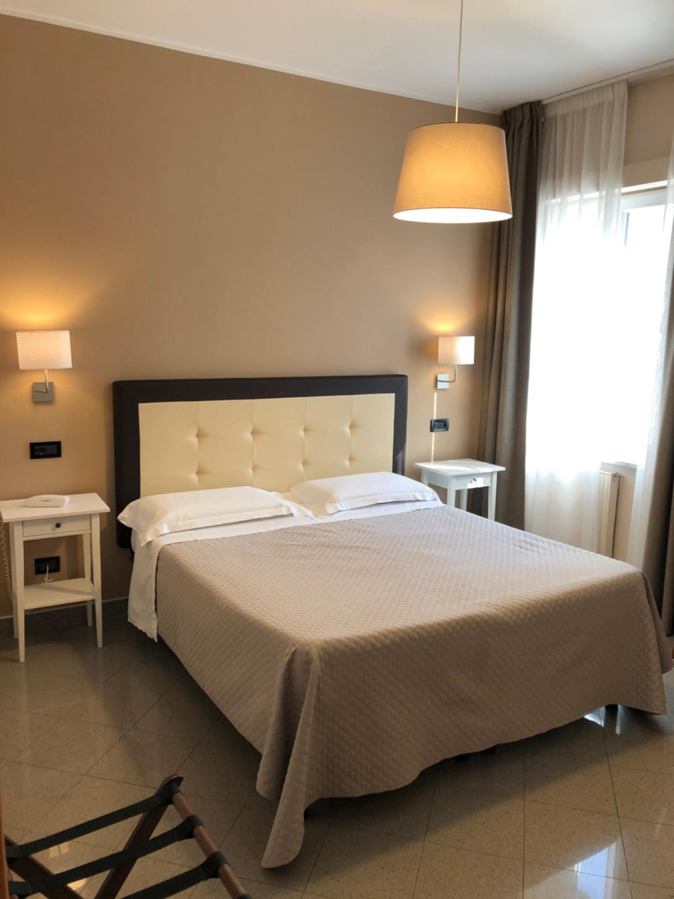 Double or Twin Room - Photo 5