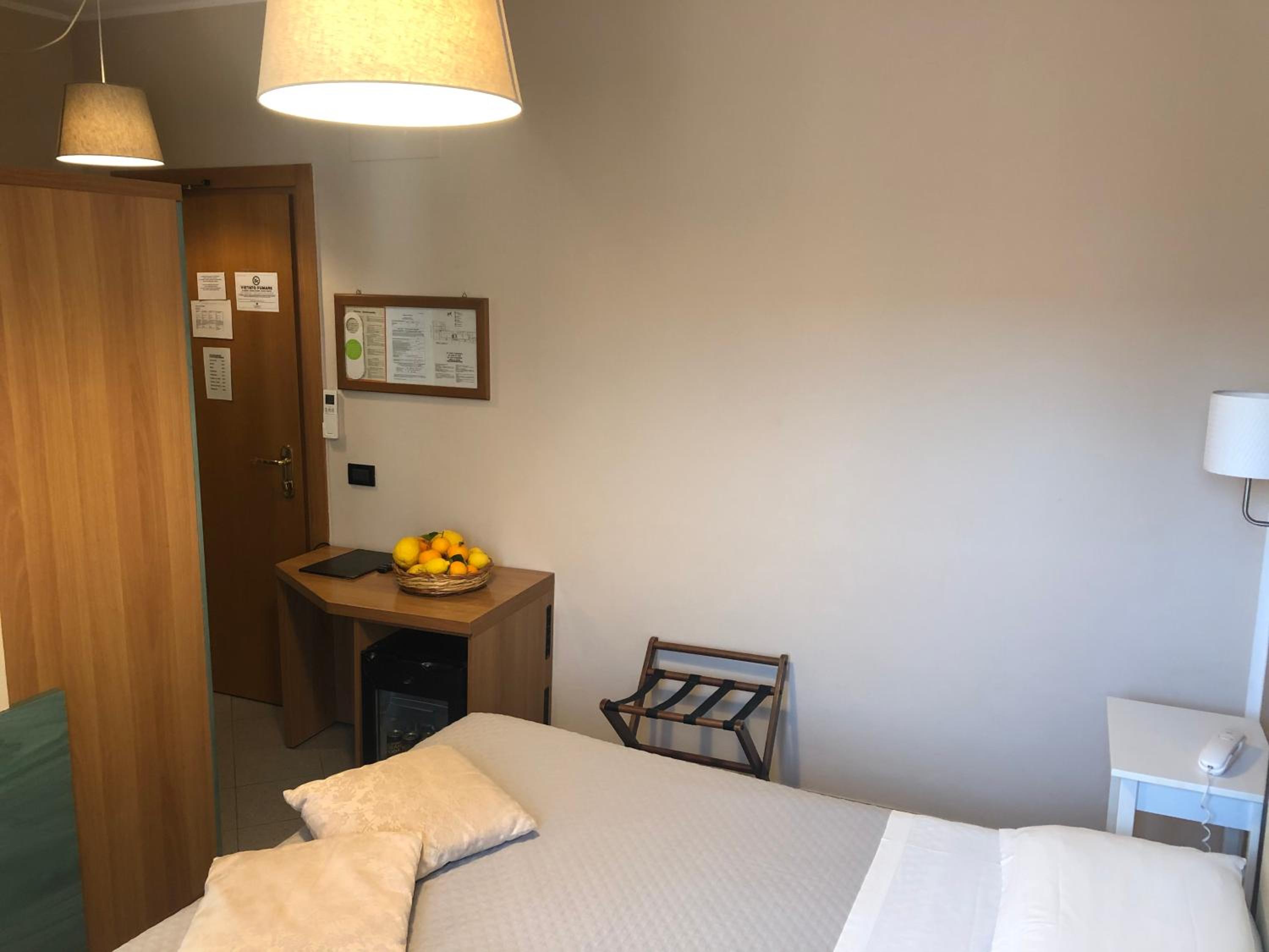 Double or Twin Room - Photo 4