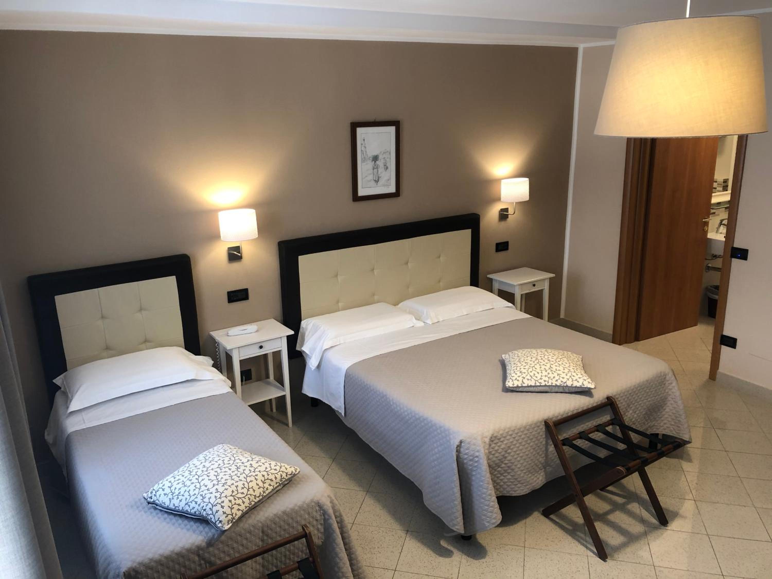 Triple Room - Photo 8