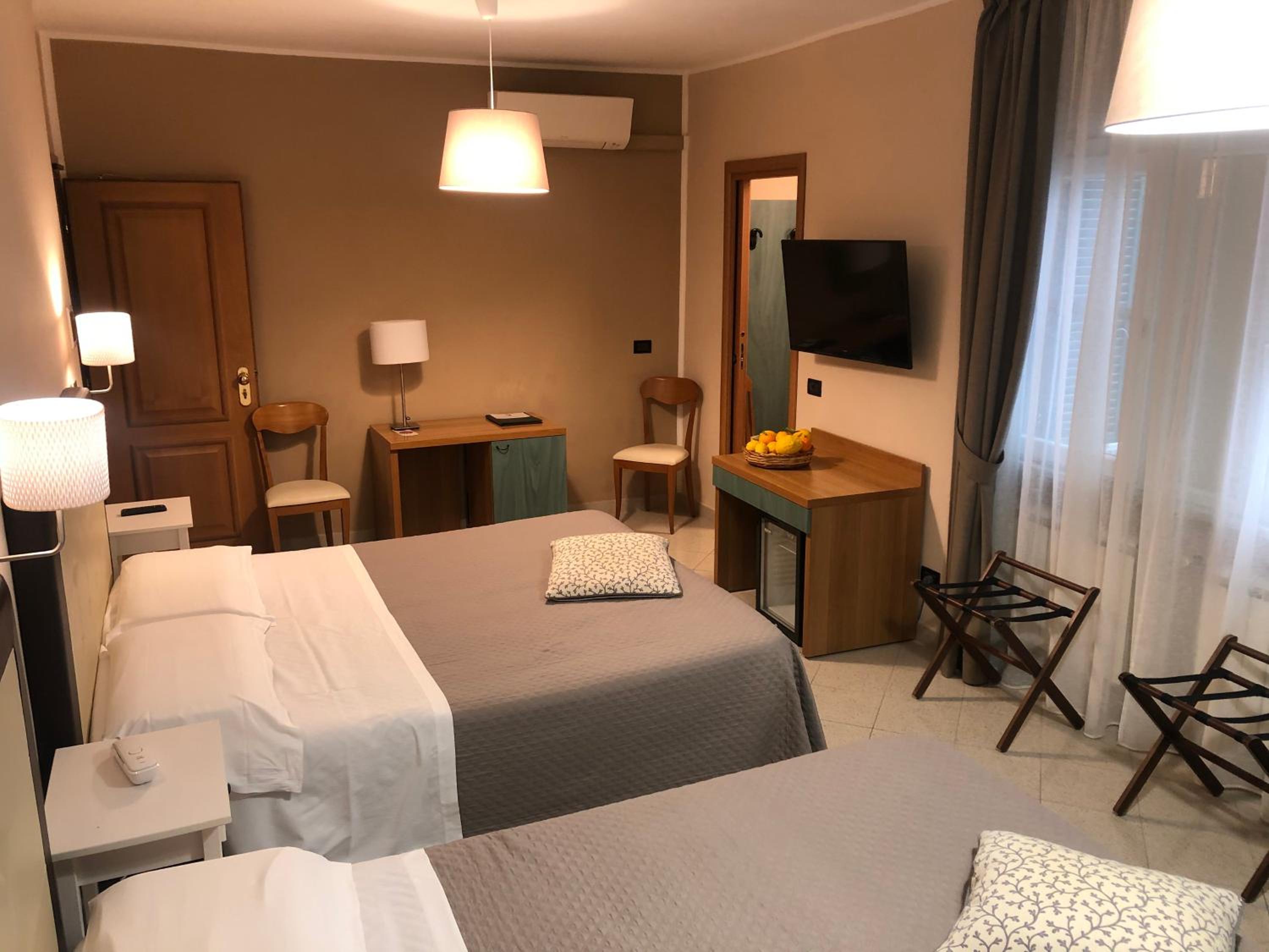 Quadruple Room - Photo 2