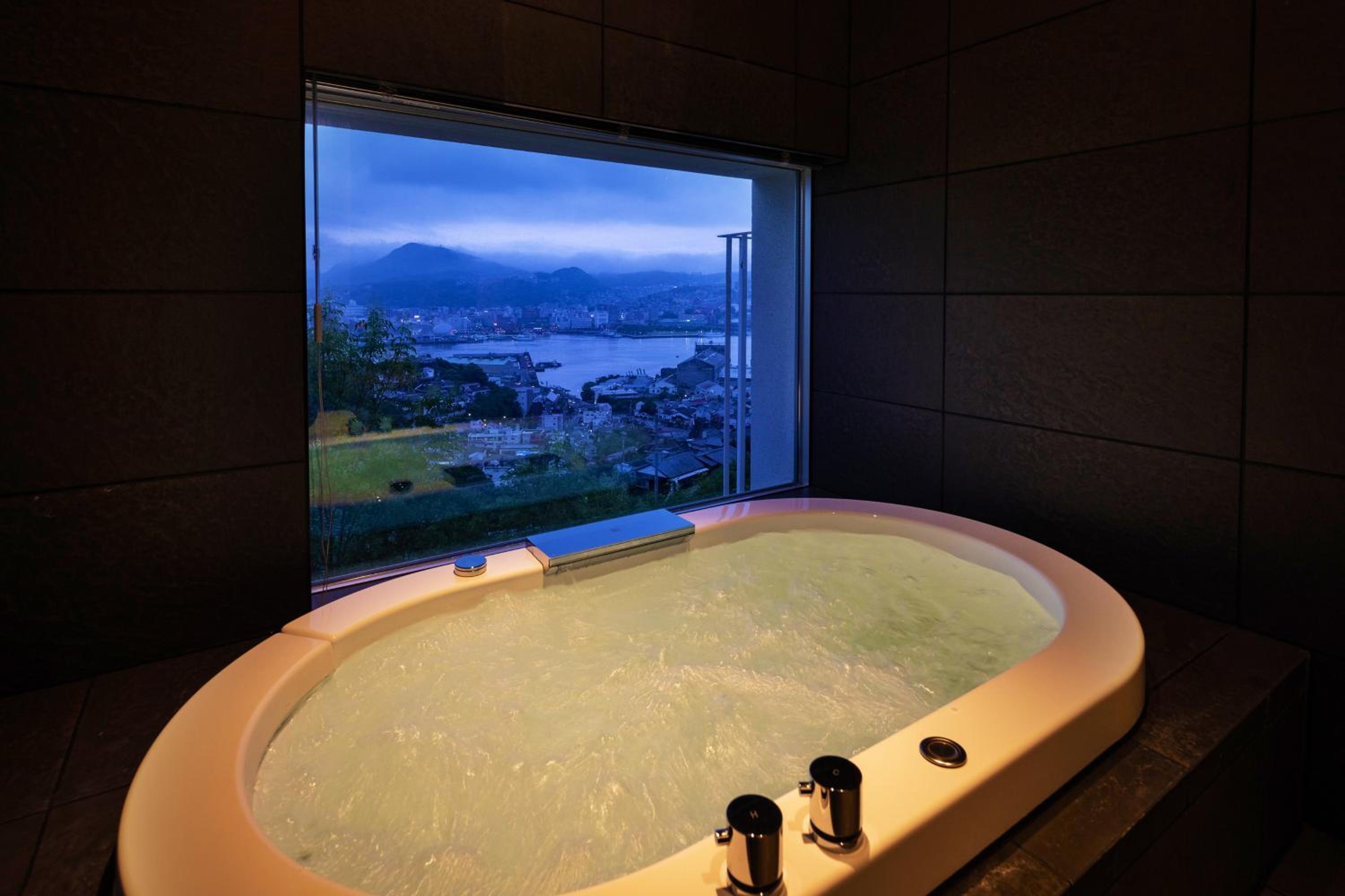 New Wing – Royal Suite Twin Room with Jacuzzi Bath
