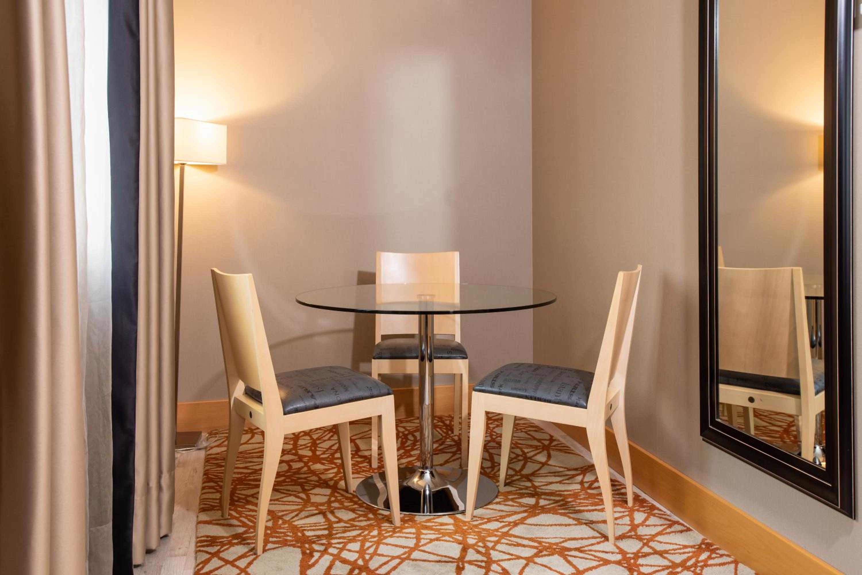 Premium Double or Twin Room - Photo 11
