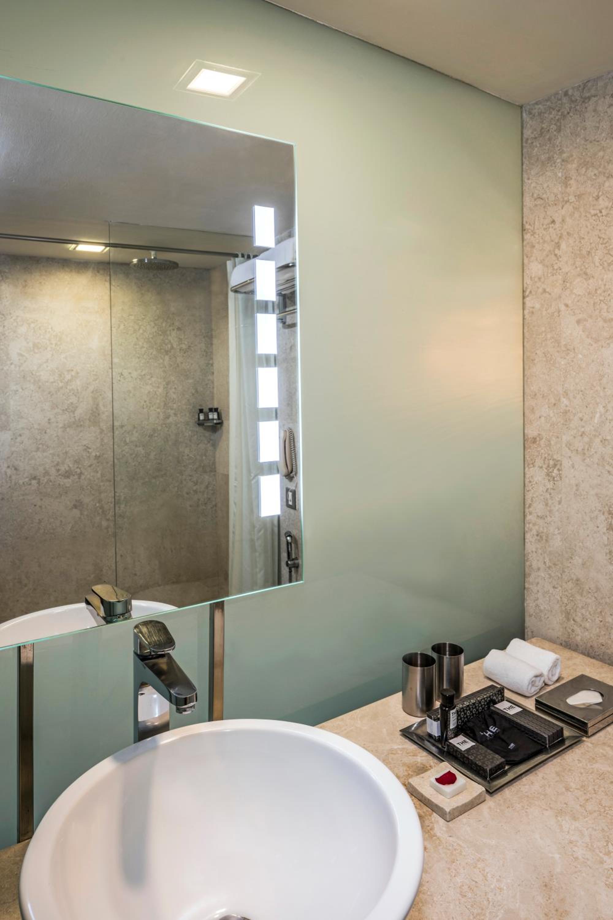 Luxury Room (15% off on session of Spa and 15% off on Salon services ) - Photo 2