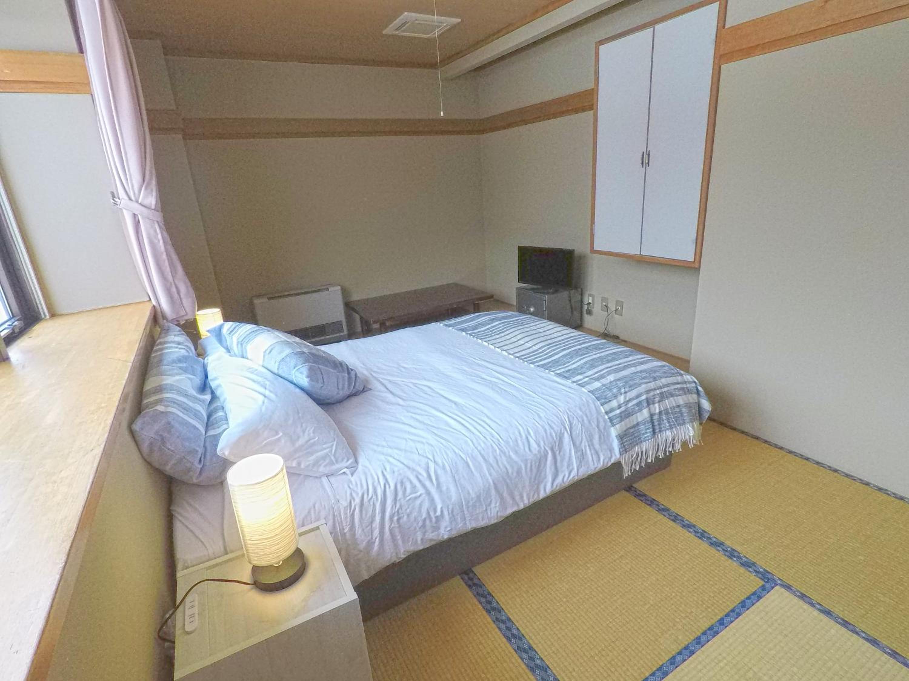 Double Room with Shared Bathroom photo 1
