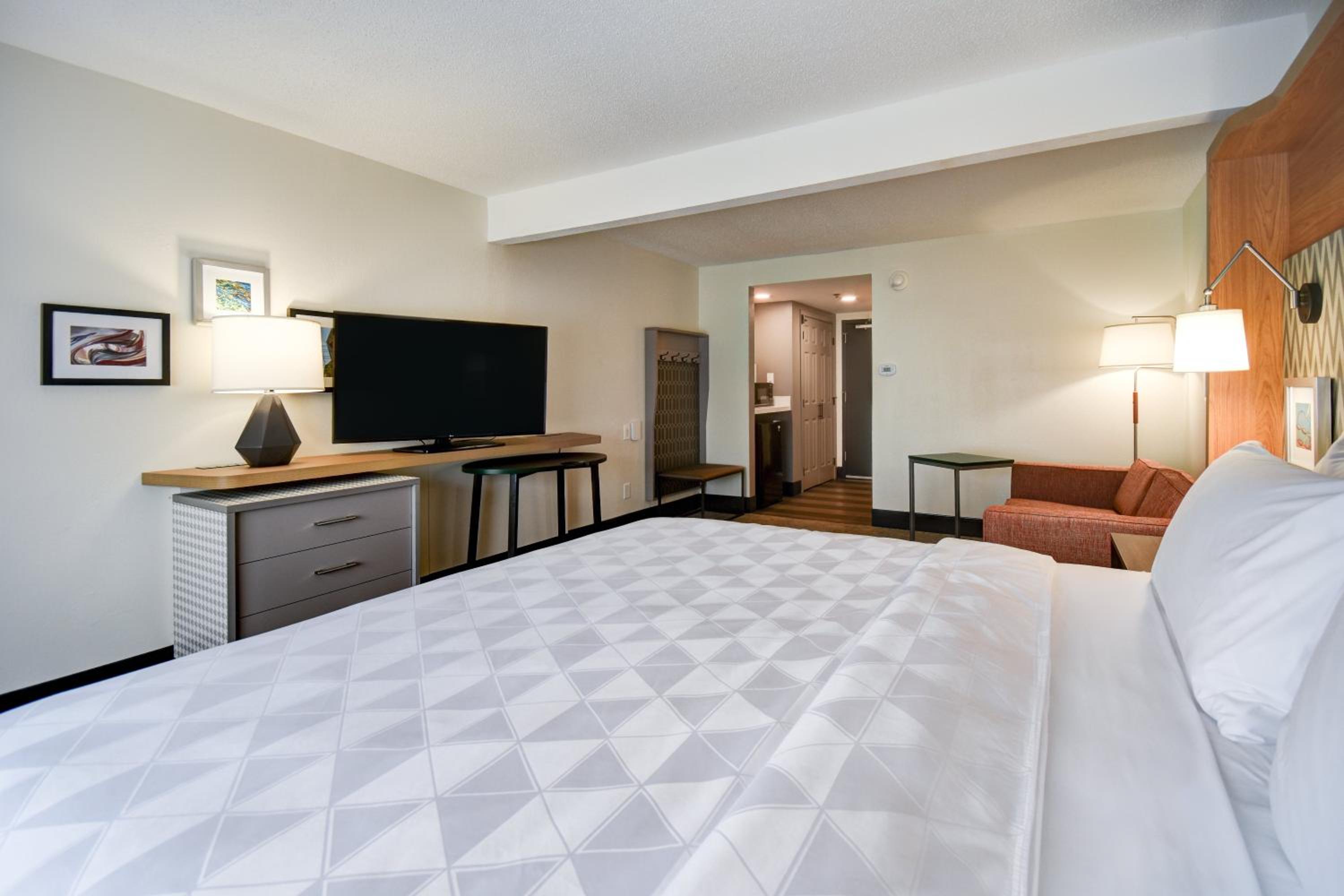 Standard King Room - Photo 2