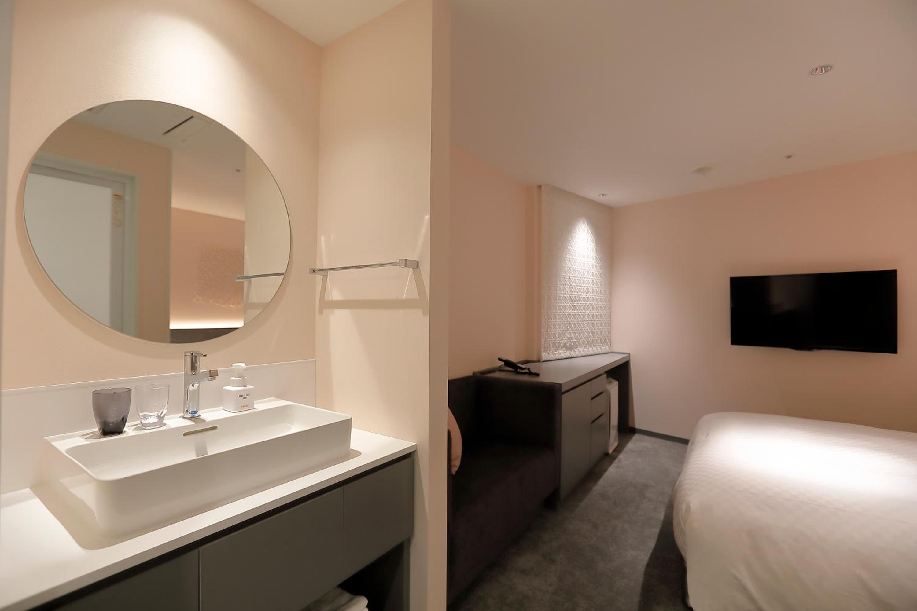 Deluxe Double Room (1 Adult) - Photo 8