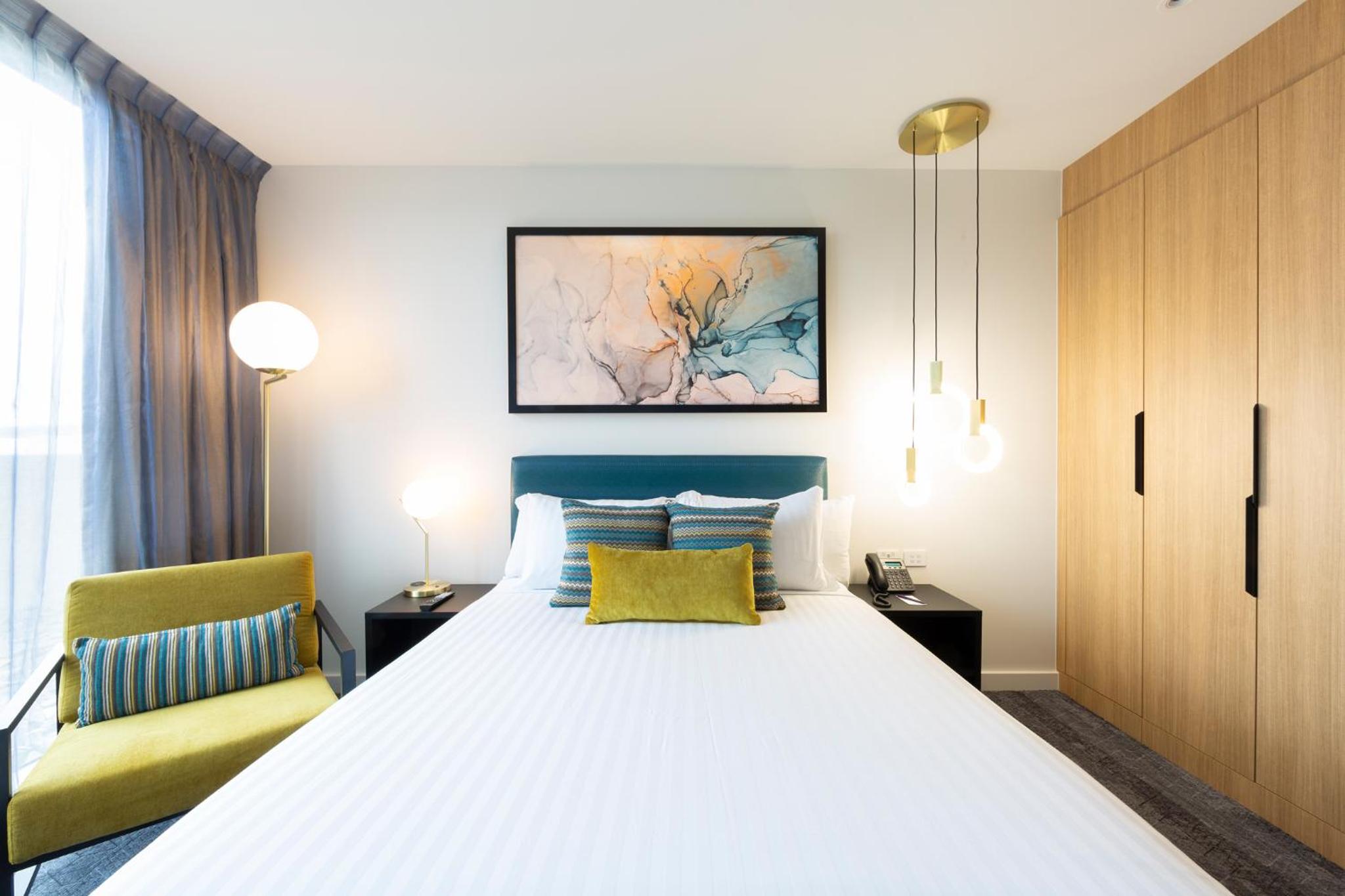Standard Room with 1 Queen Bed - Photo 2