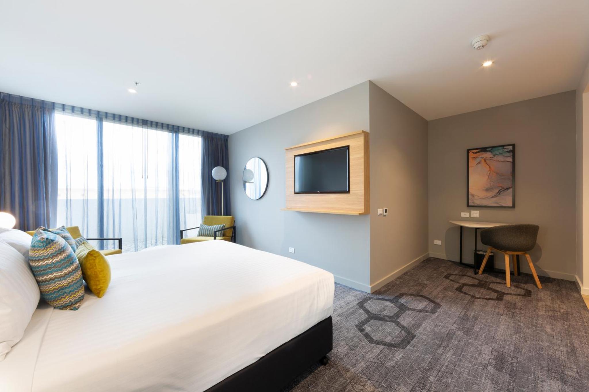 Standard Room with 1 Queen Bed - Photo 3