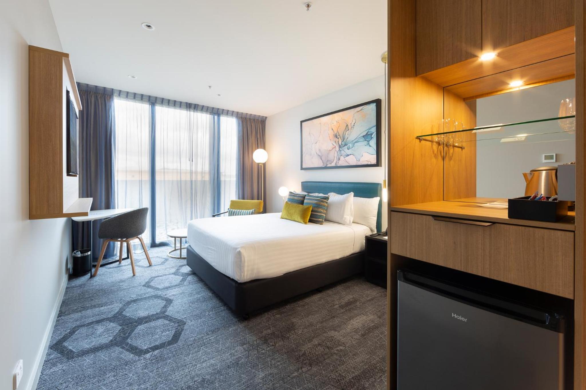 Standard Room with 1 Queen Bed - Photo 1
