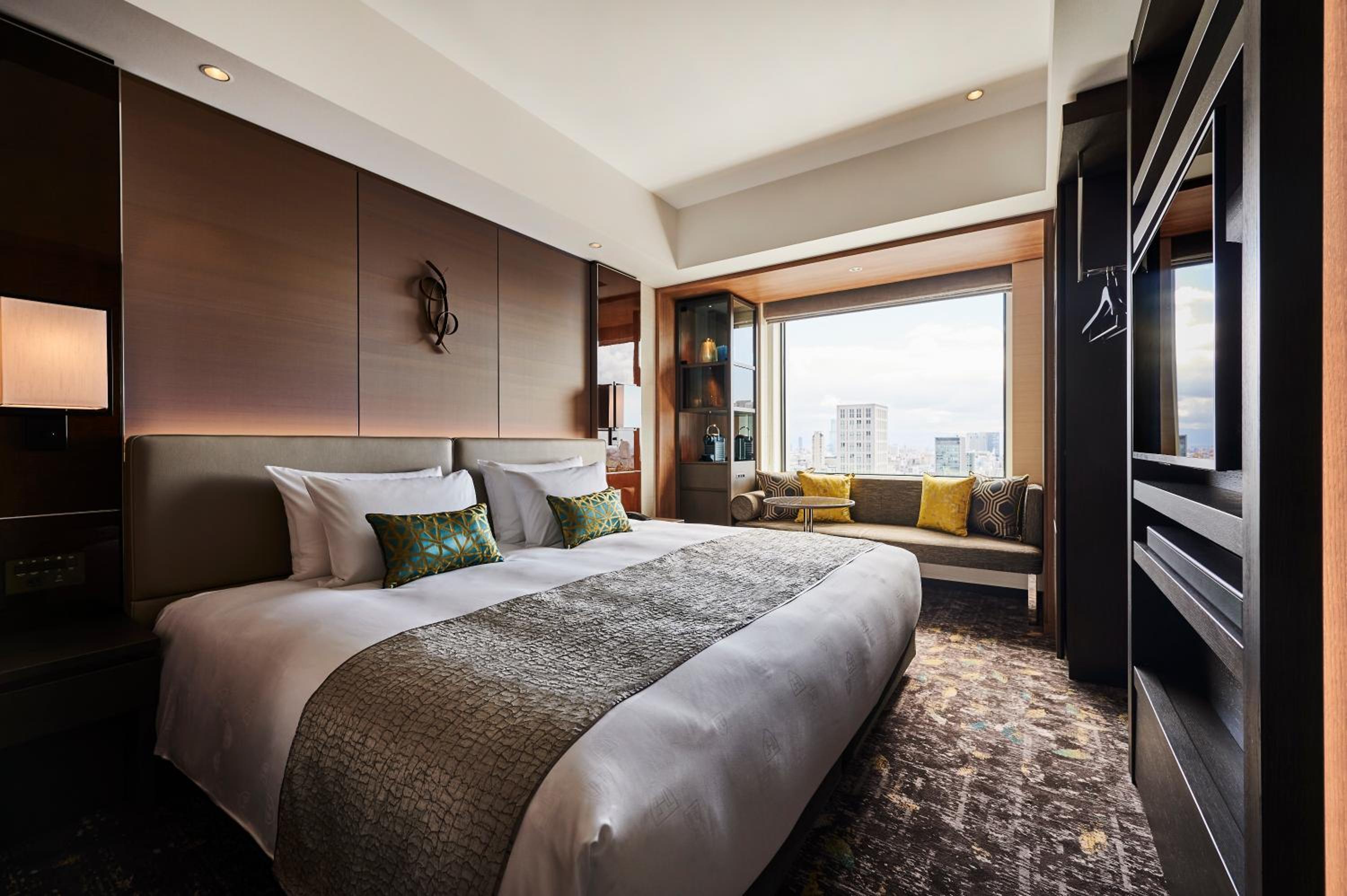 Executive Standard King Room with Lounge Access - Non-Smoking