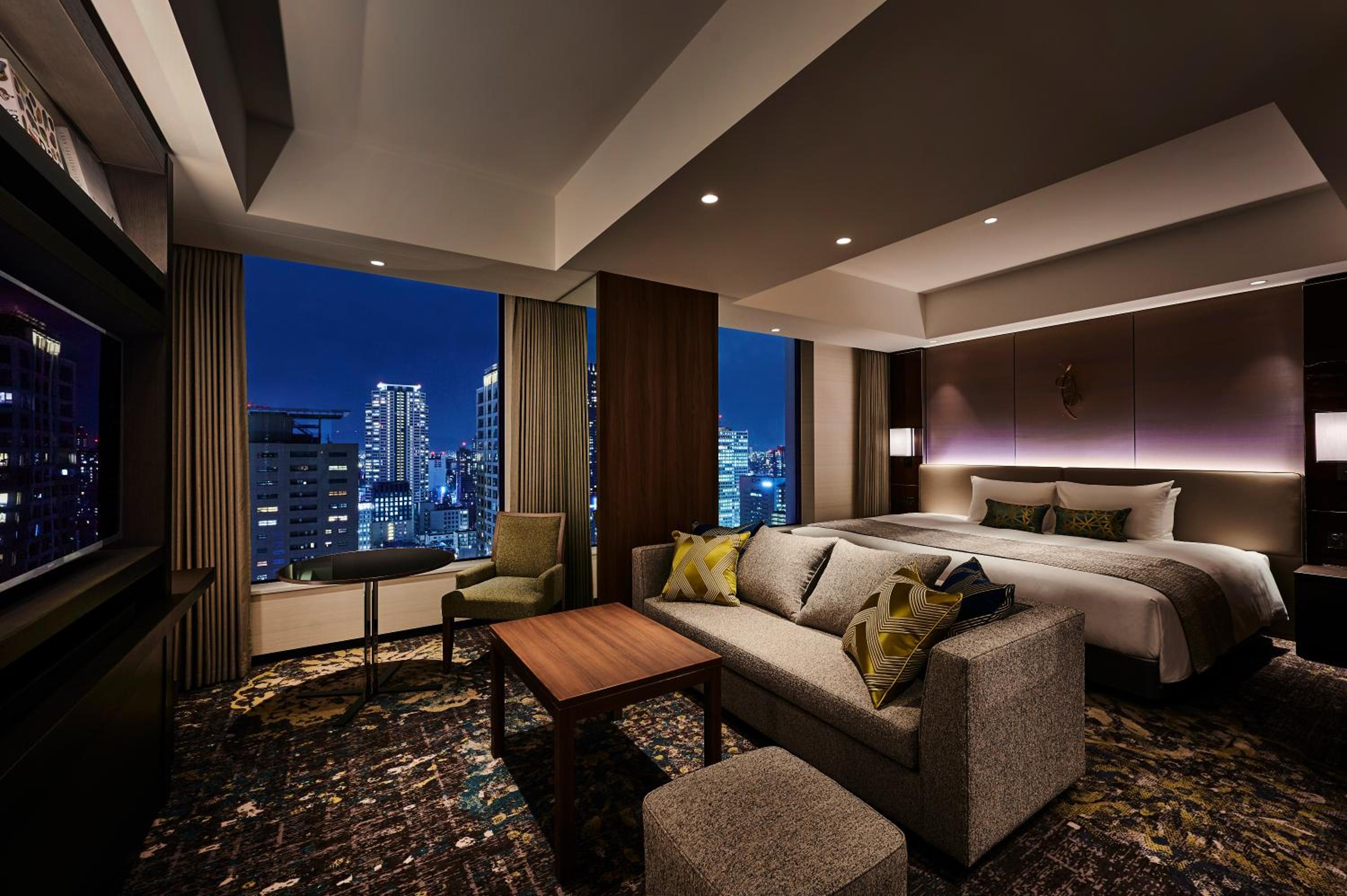 Executive Deluxe King Room with Lounge Access - Non-Smoking