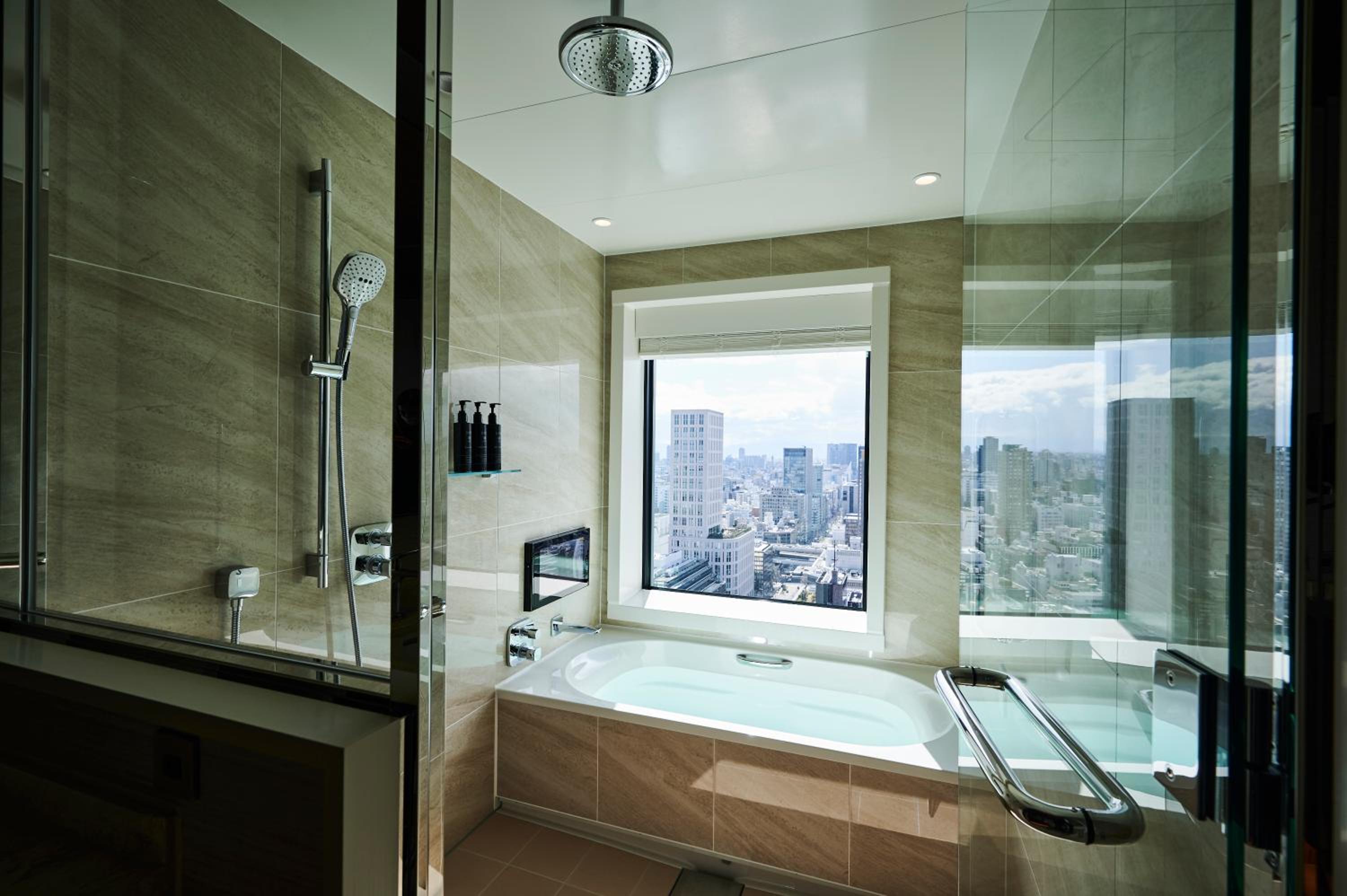 Executive Corner Deluxe Twin Room with Lounge Access - Non-Smoking - Photo 3