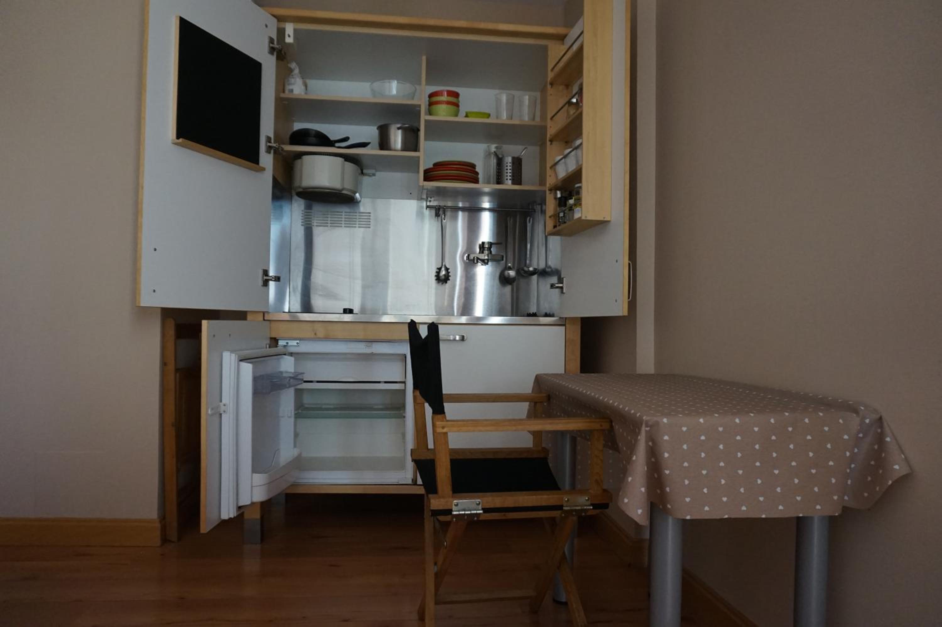Twin Room with Kitchenette - Photo 2
