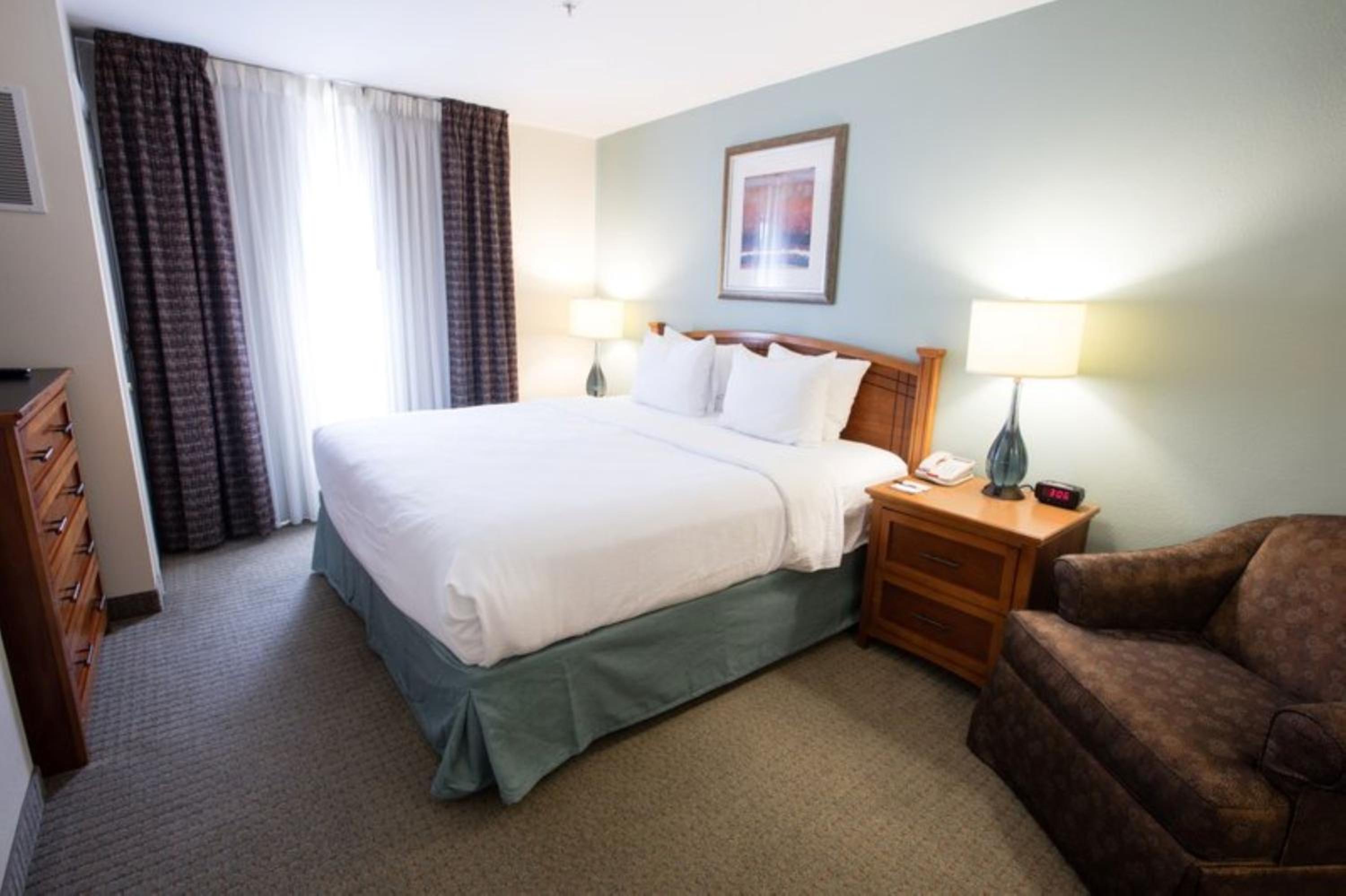 One-Bedroom King Suite with Sofa Bed - Photo 8
