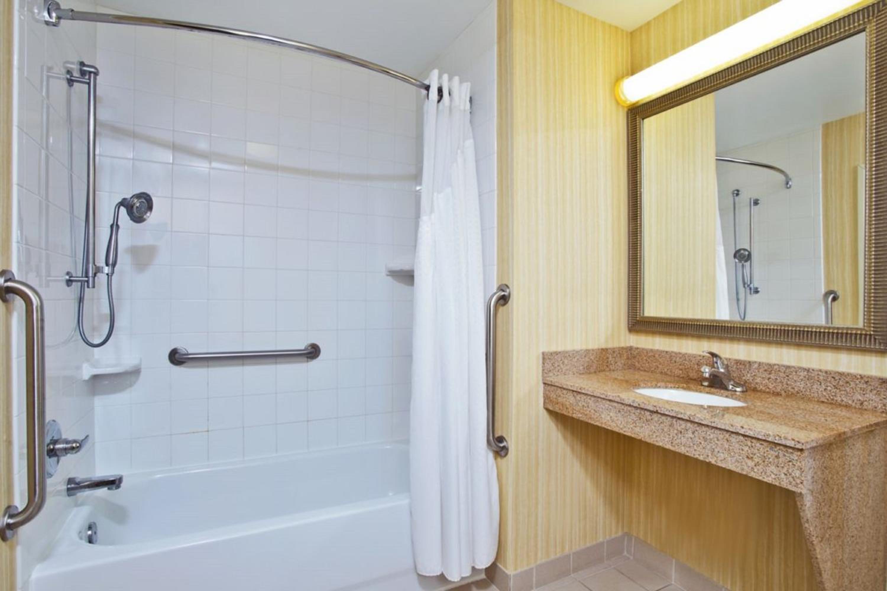 King Room - Mobility Access/Hearing Accessible - Photo 4