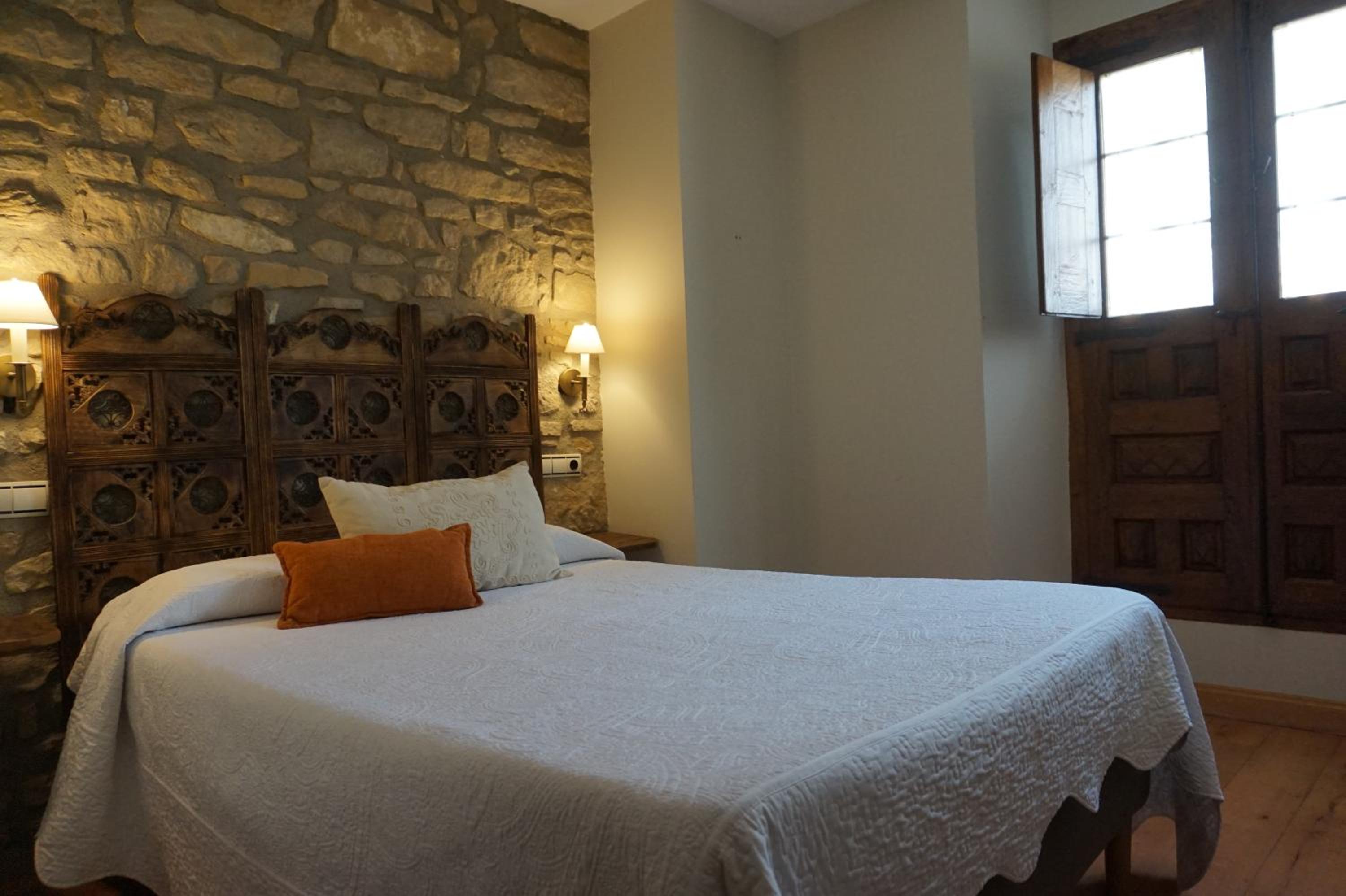 Double or Twin Room - Photo 6