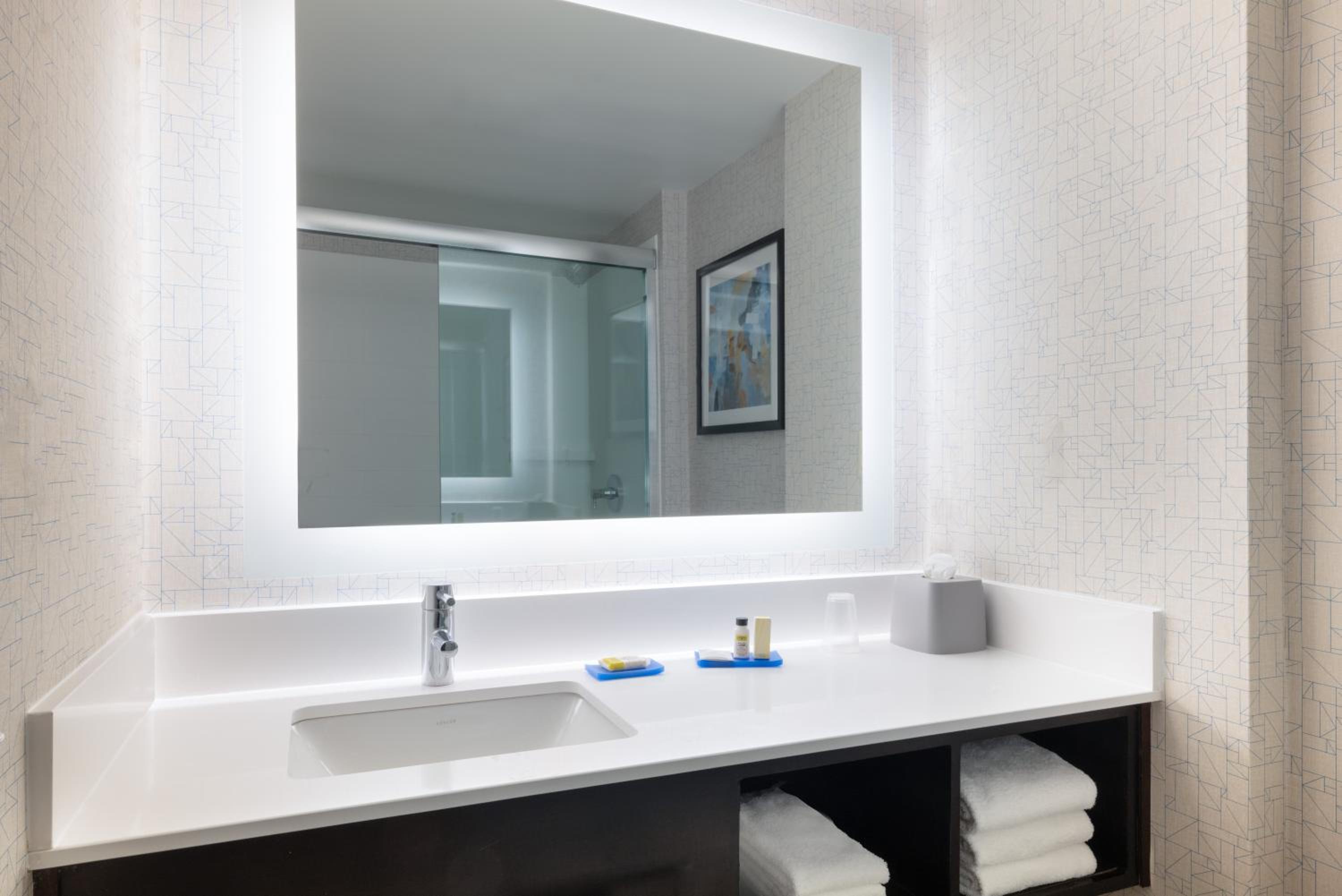 Standard King Room - Photo 4
