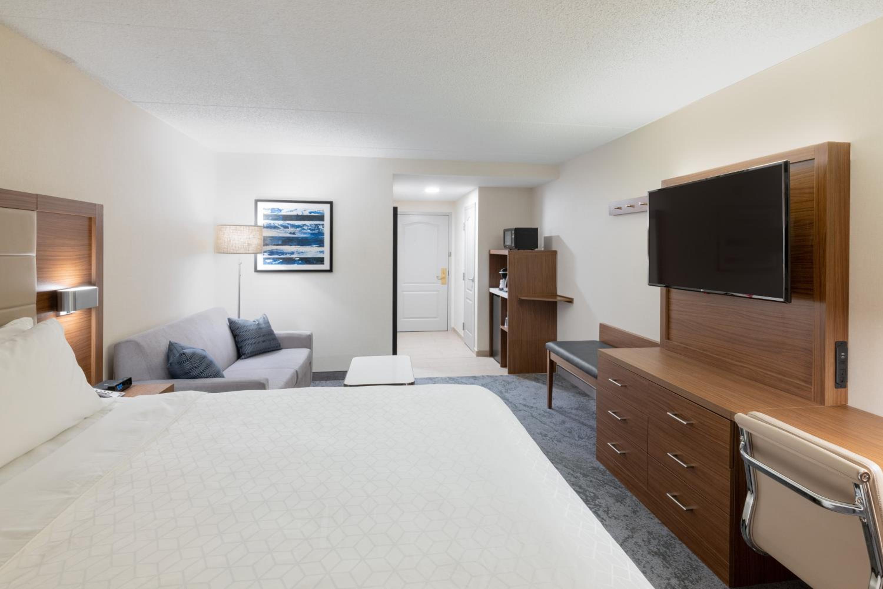 Standard King Room - Photo 5
