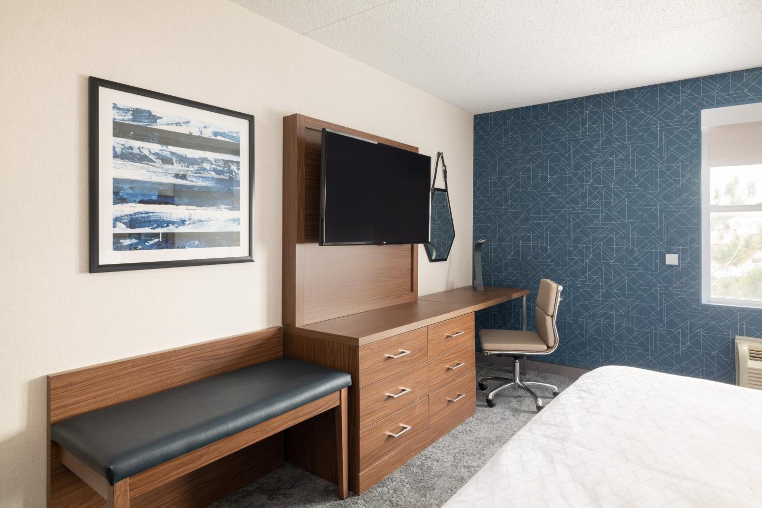 Standard King Room with Accessible Tub - Mobility Access - Photo 2