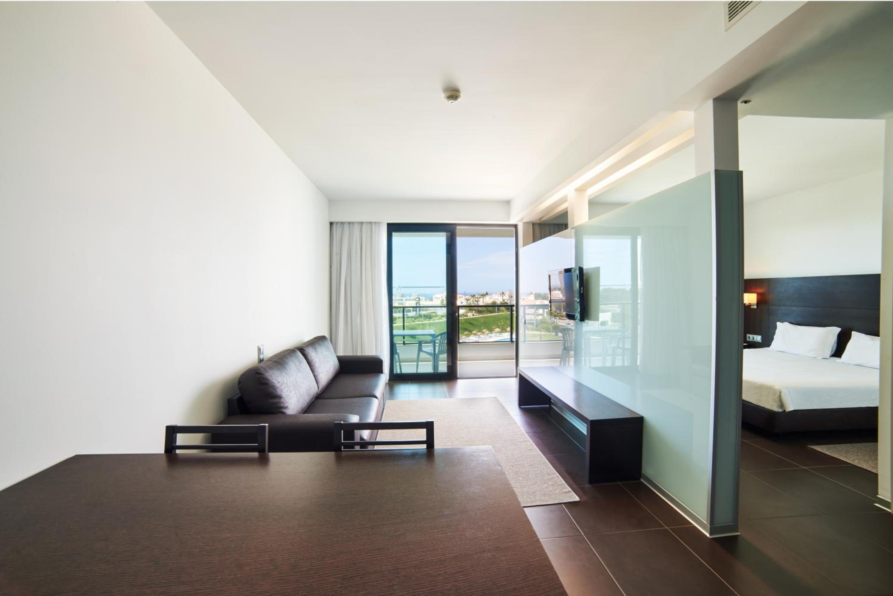 Prestige Suite mit Poolblick (2 Erwachsene + 1 Kind bis zu 12 Jahren)
