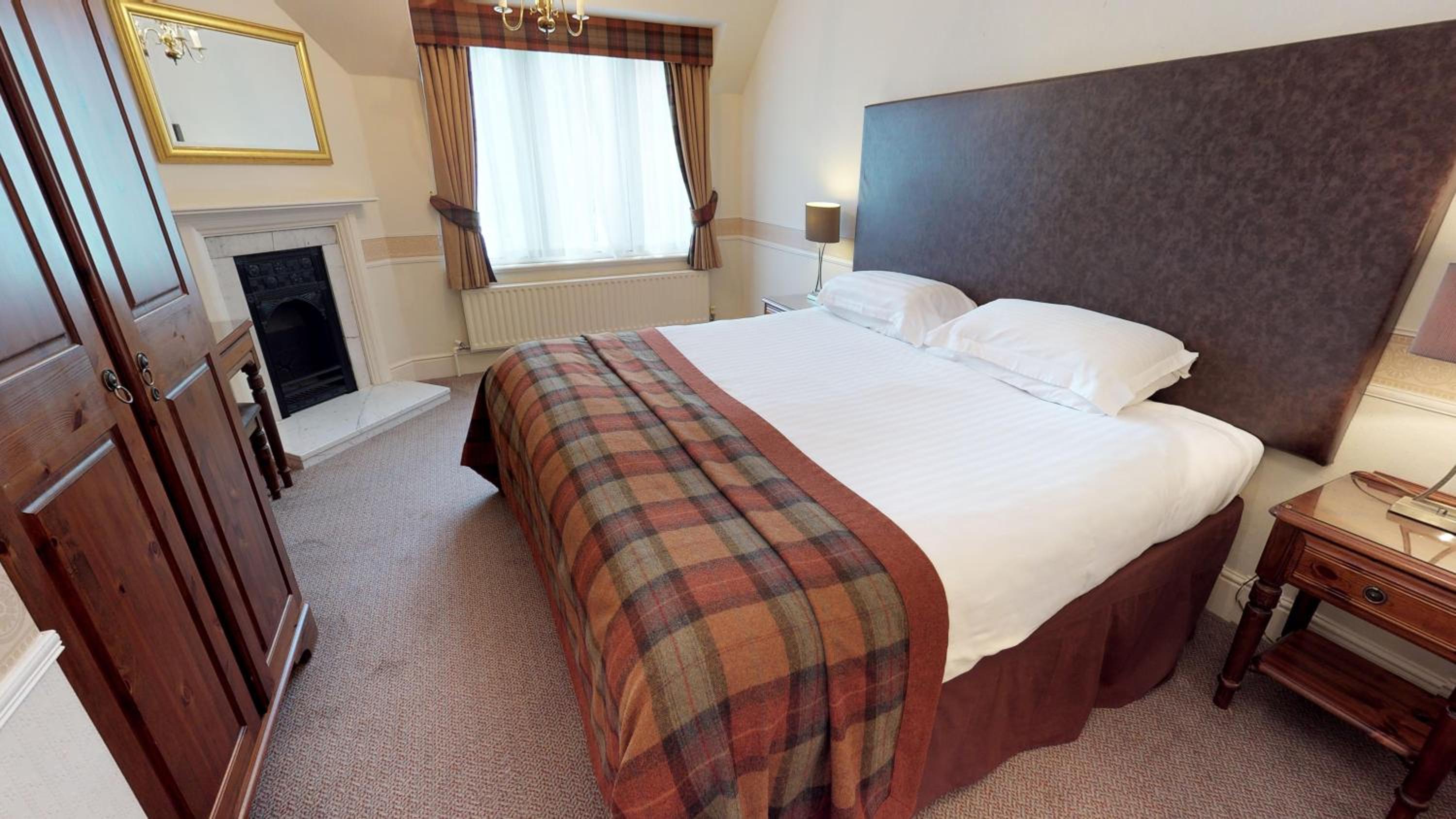 Classic Extra Two Bedroom Apartment With Patio And Shared Garden