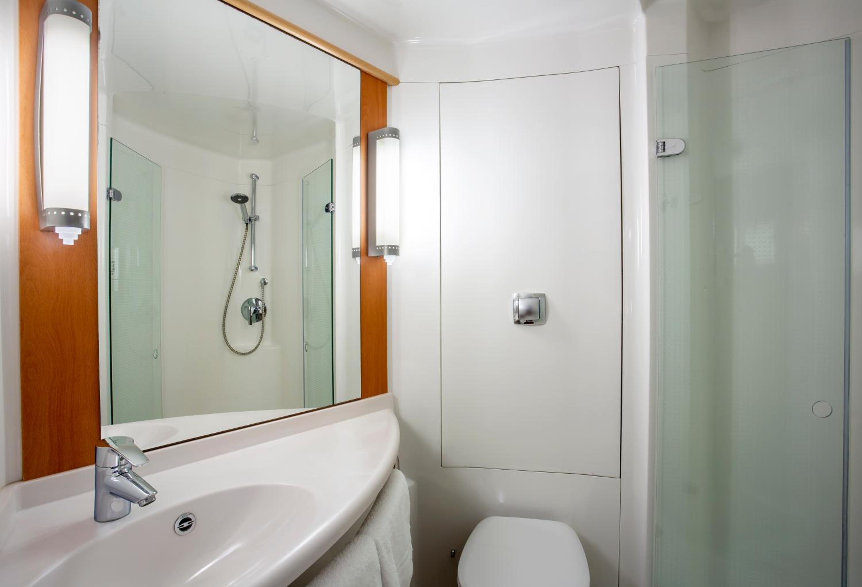 Standard Twin Room - Photo 7