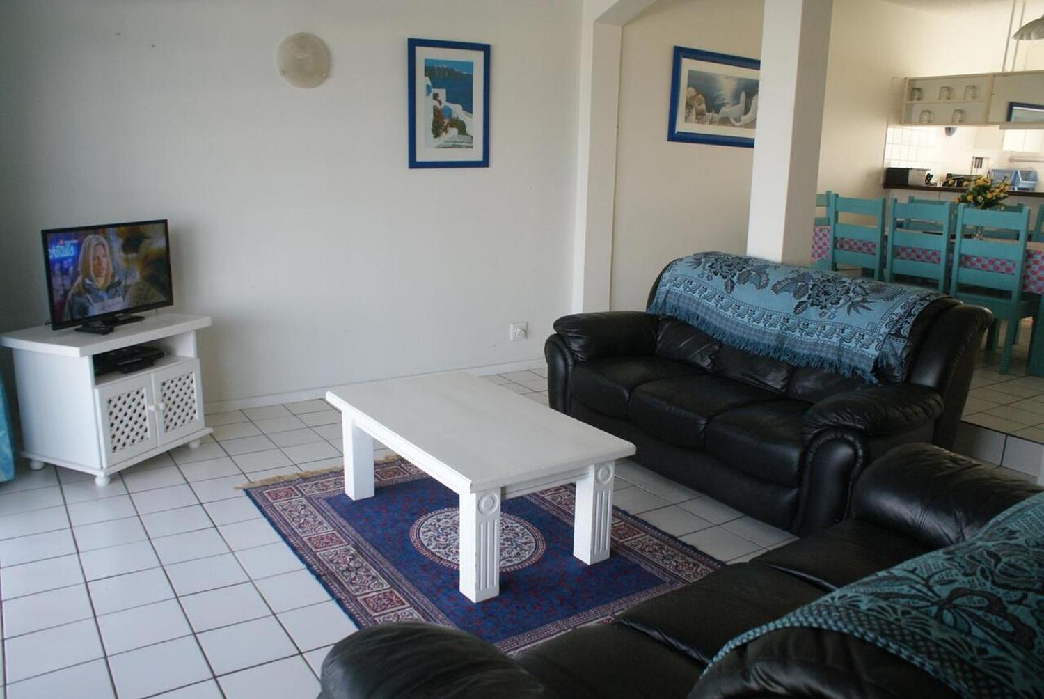 Three-Bedroom Apartment photo 1
