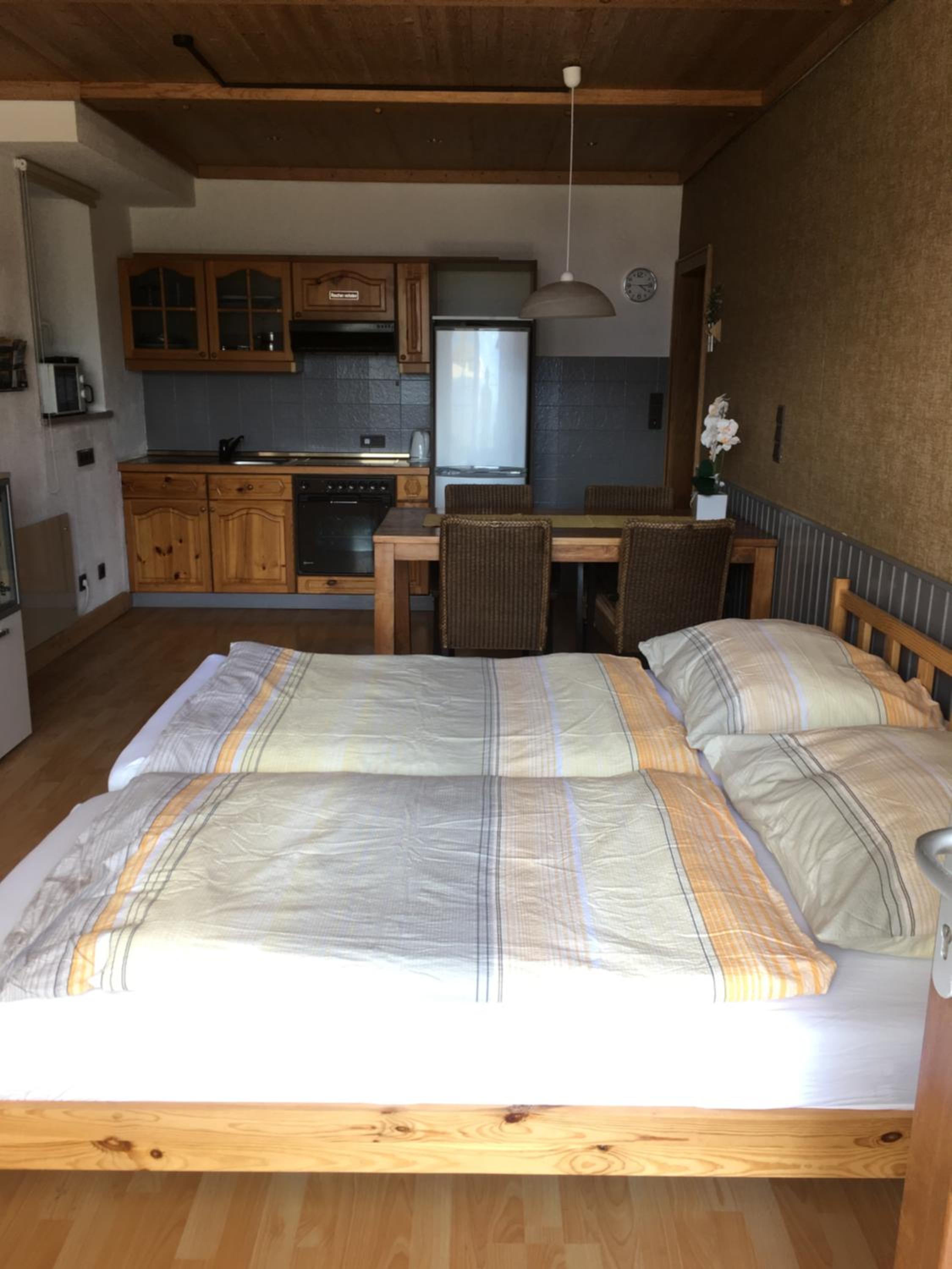 Studio Apartment - Photo 1