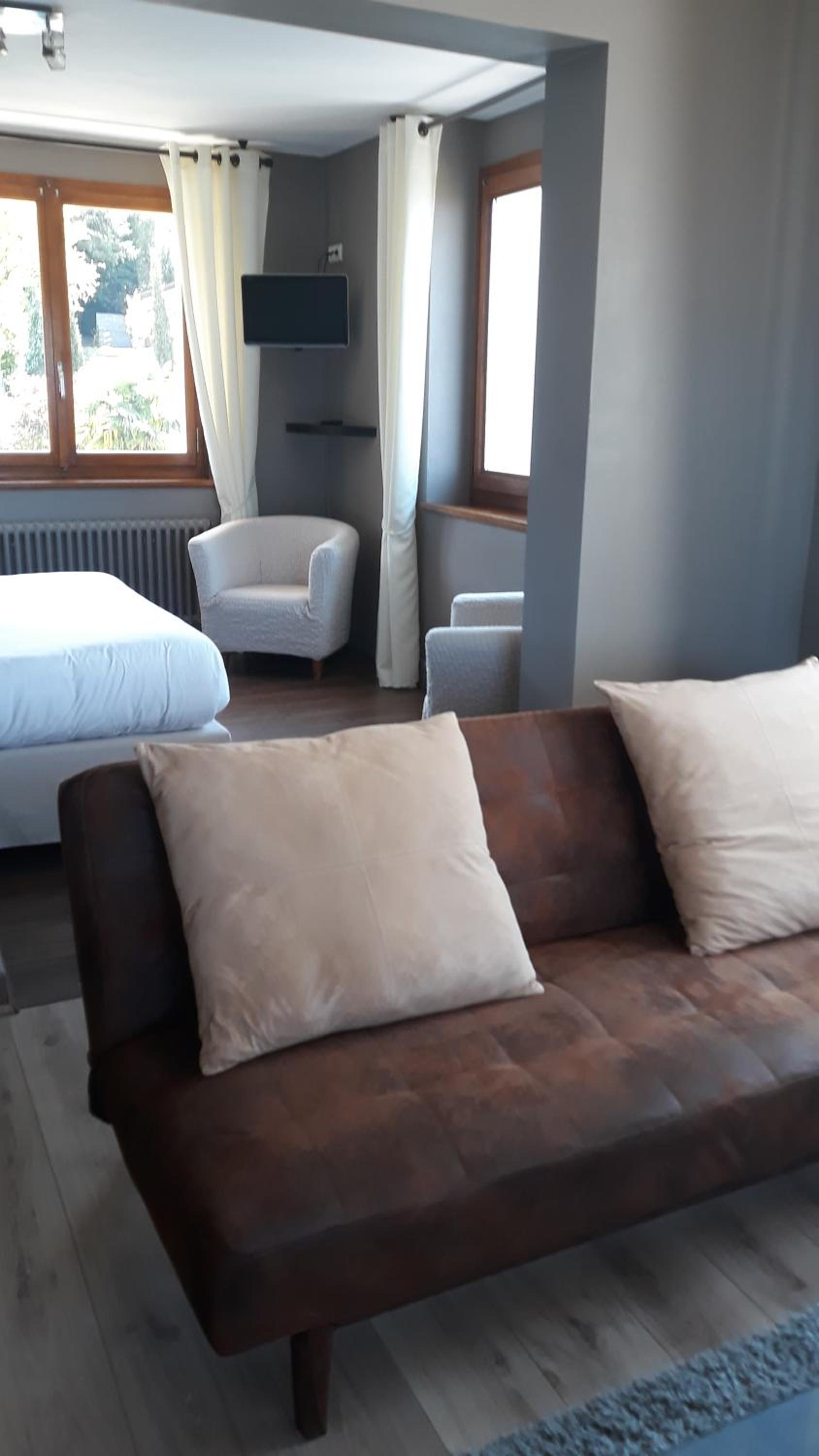 Superior Double Room with Balcony - Lake or Park View photo 3
