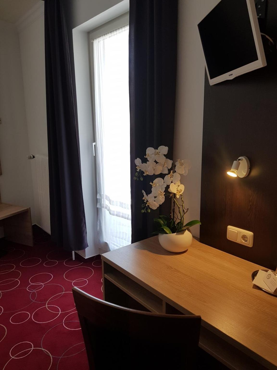 Single Room photo 2