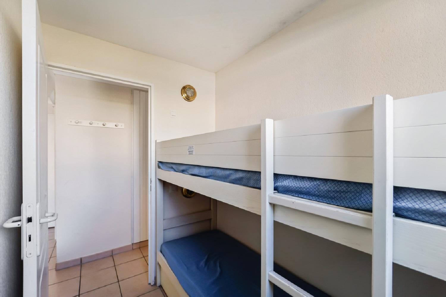 Select Two-Bedroom Apartment (6 People) photo 2