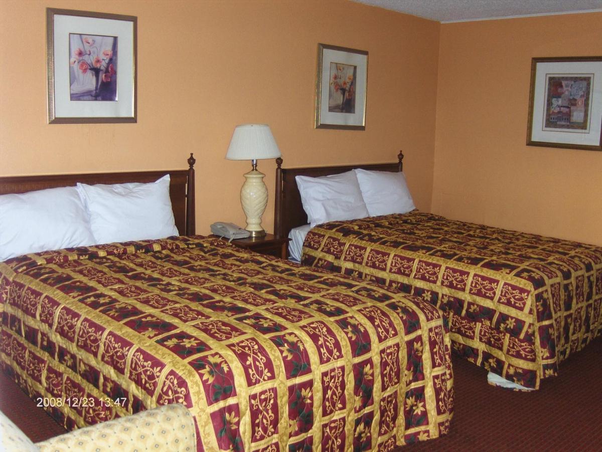 Double Room with Two Double Beds - Smoking photo 1