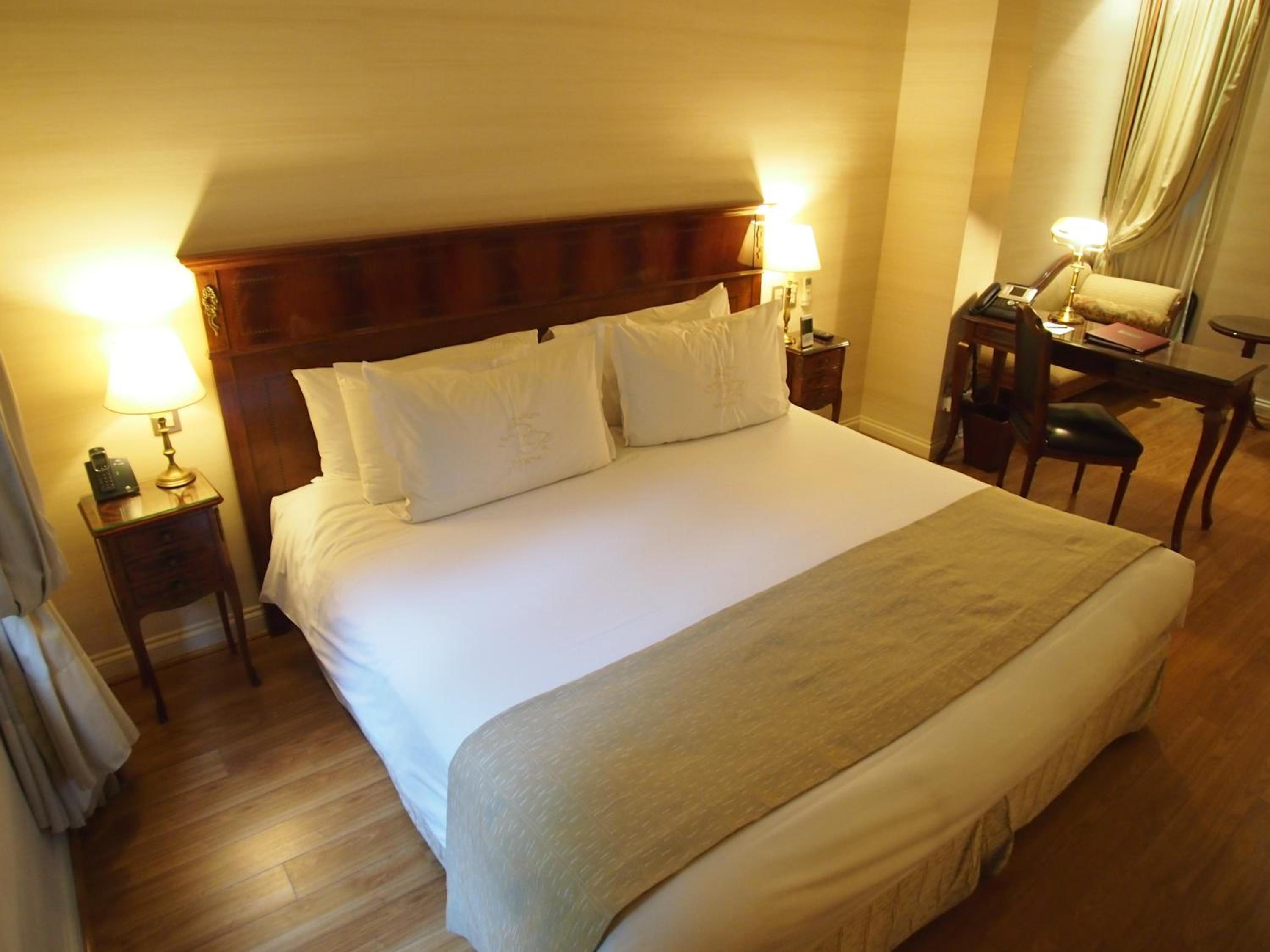 Melia Room King Bed thumbnail 6