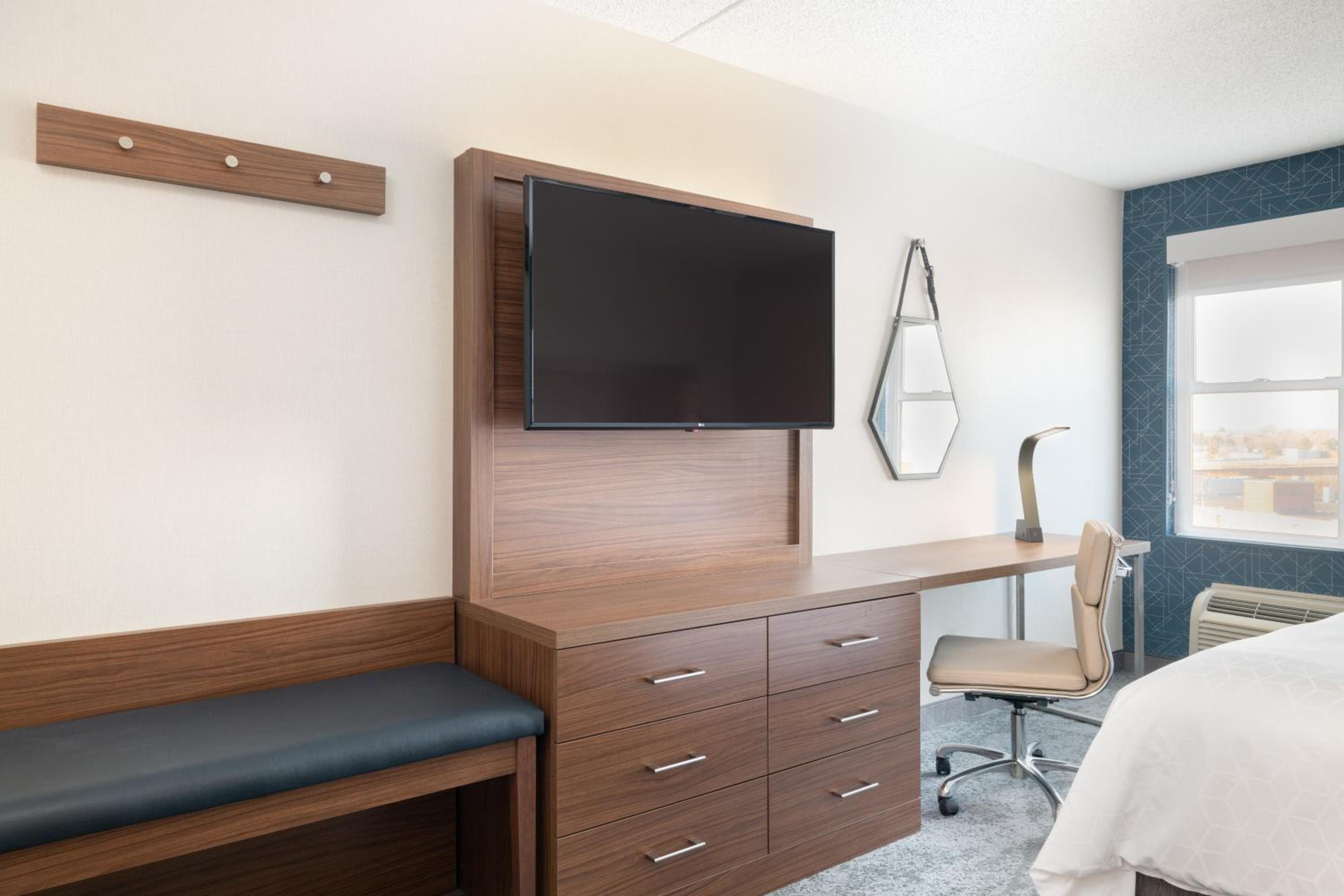 Standard King Room - Photo 8