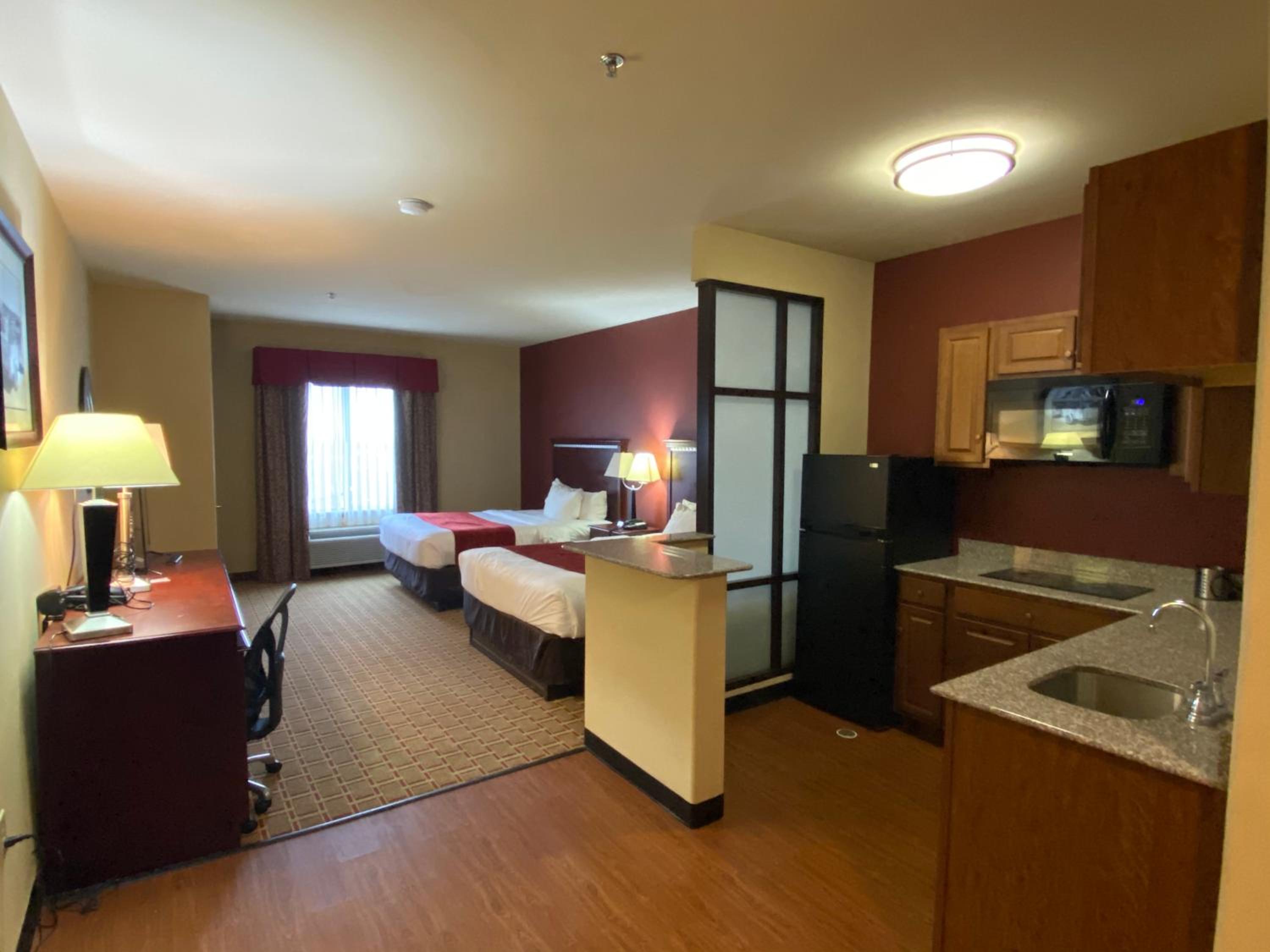 Efficiency Queen Suite with Kitchenette  - Photo 12