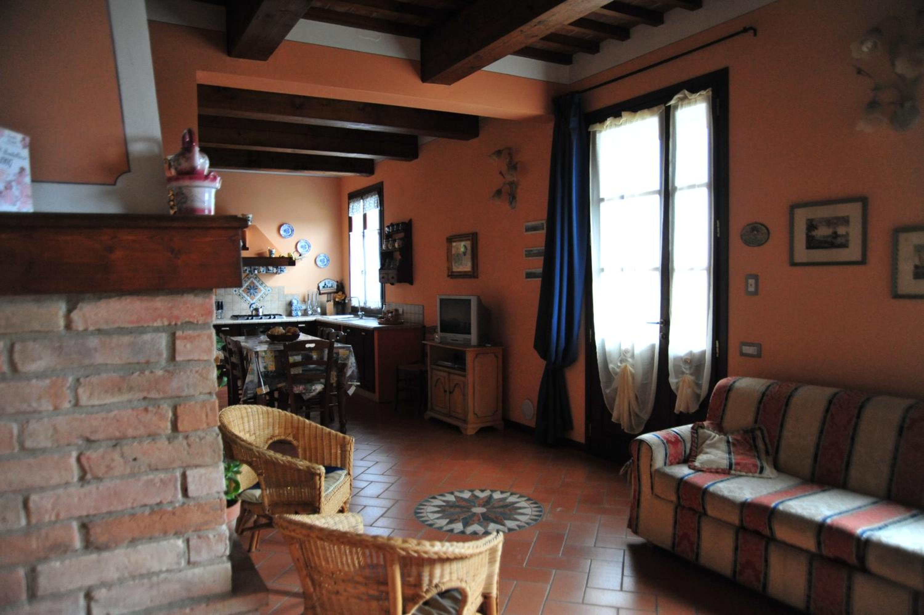 Three-Bedroom Apartment - Split Level photo 2