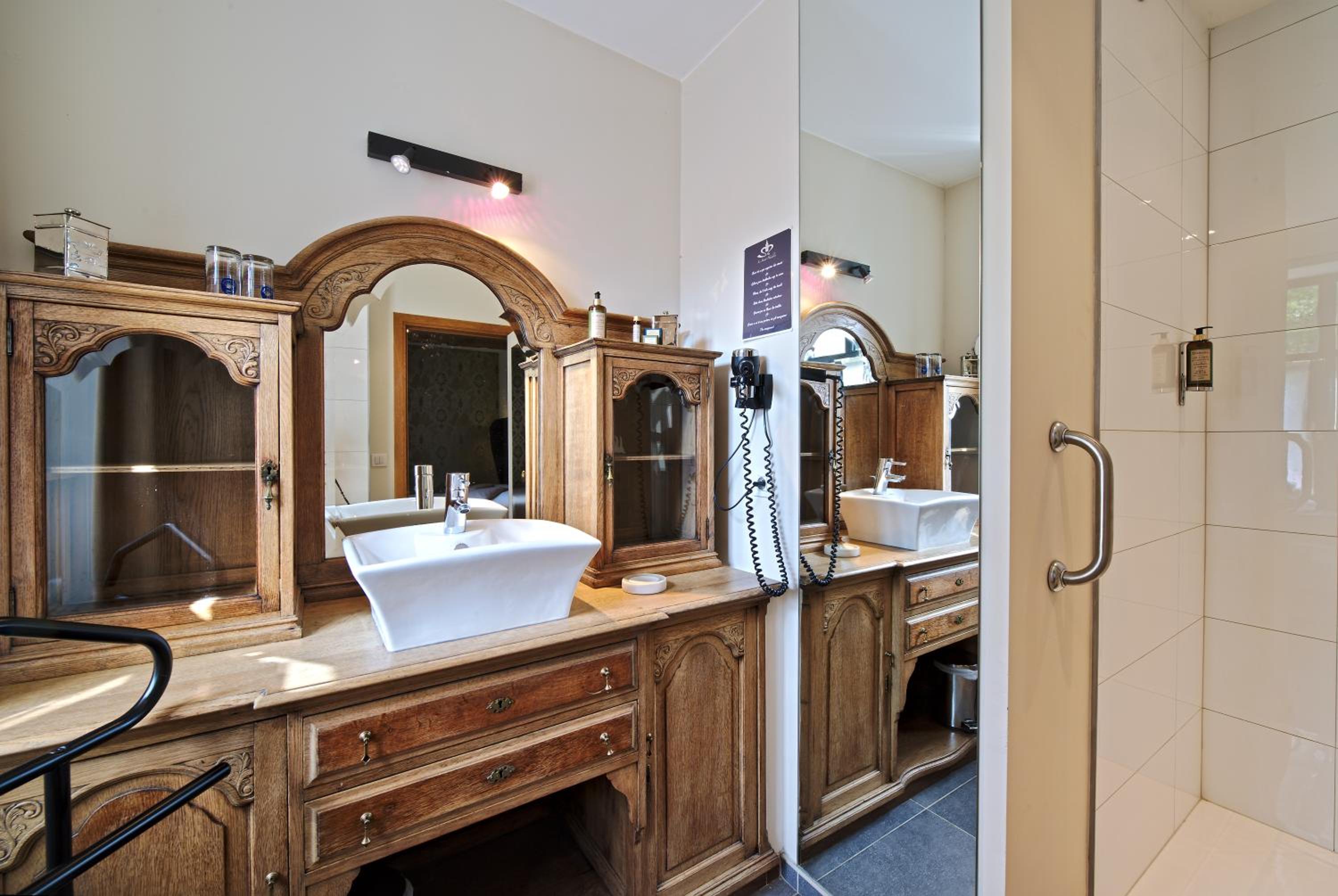 Standard Double Room - Photo 2
