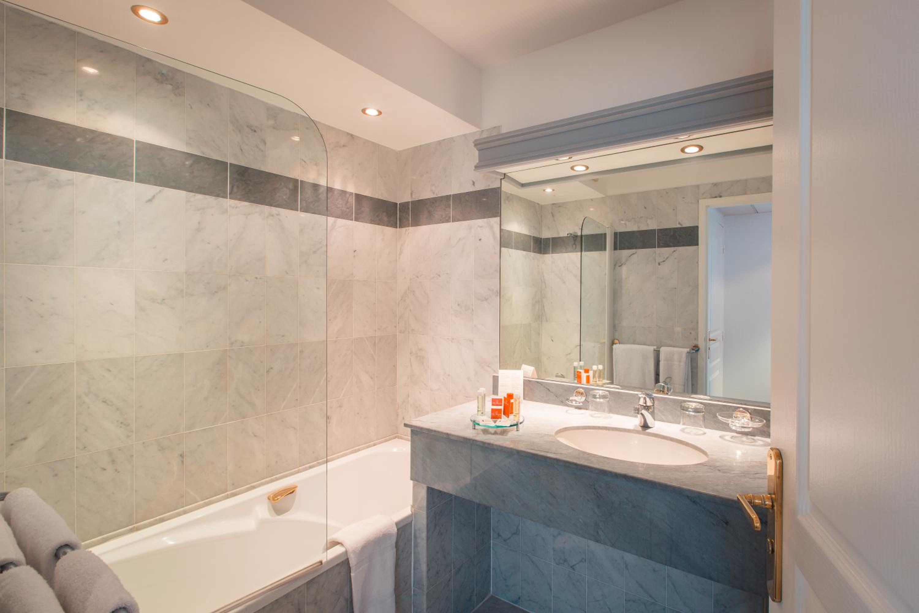 Superior Double Room with City View photo 2