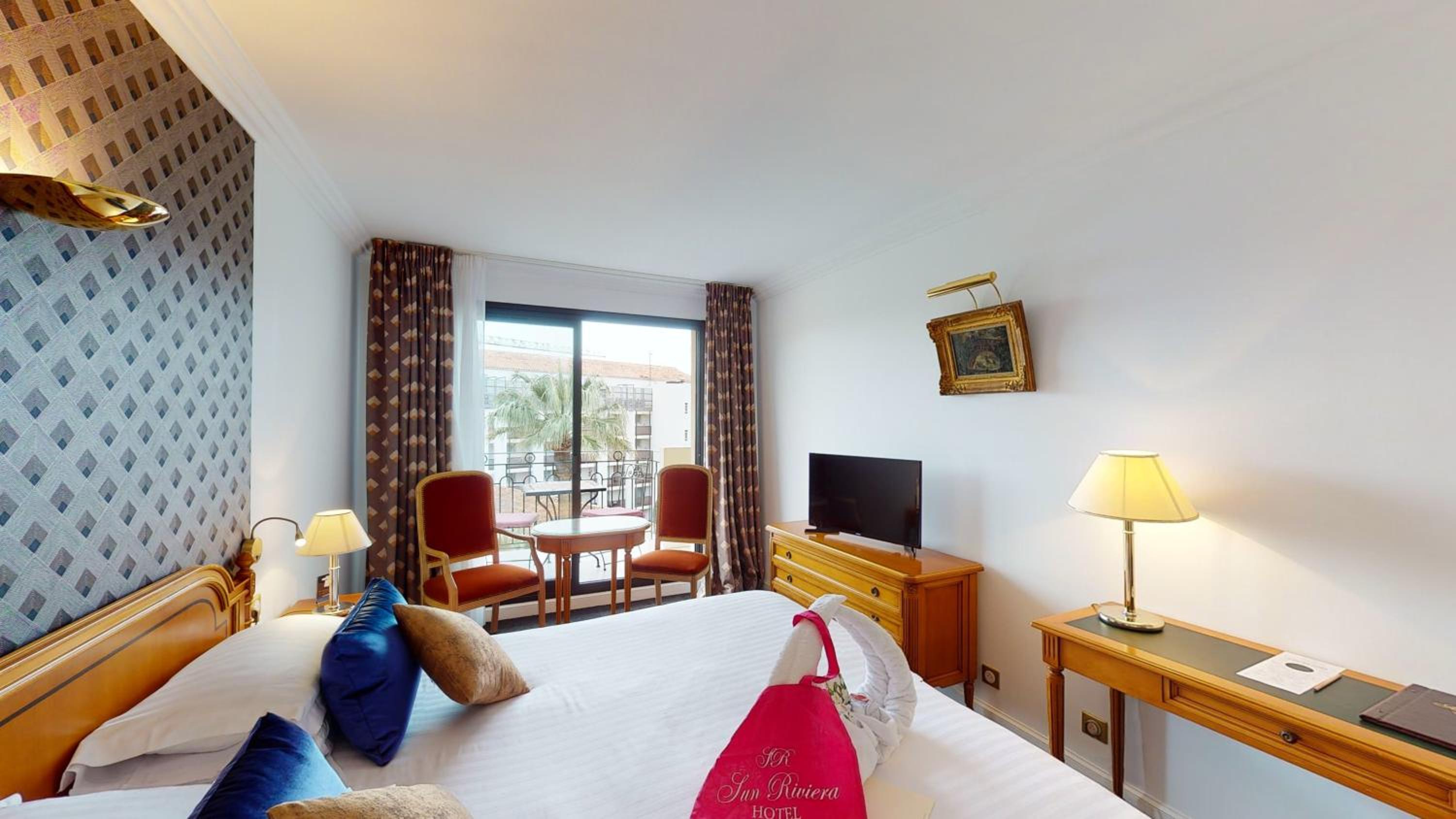 Deluxe Twin Room with Balcony and Garden View photo 3