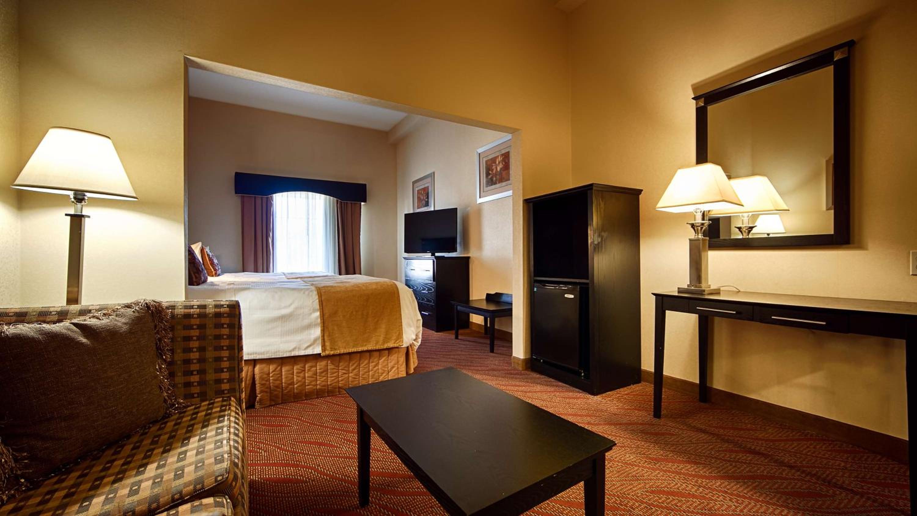 Queen Suite with Two Queen Beds - Photo 1