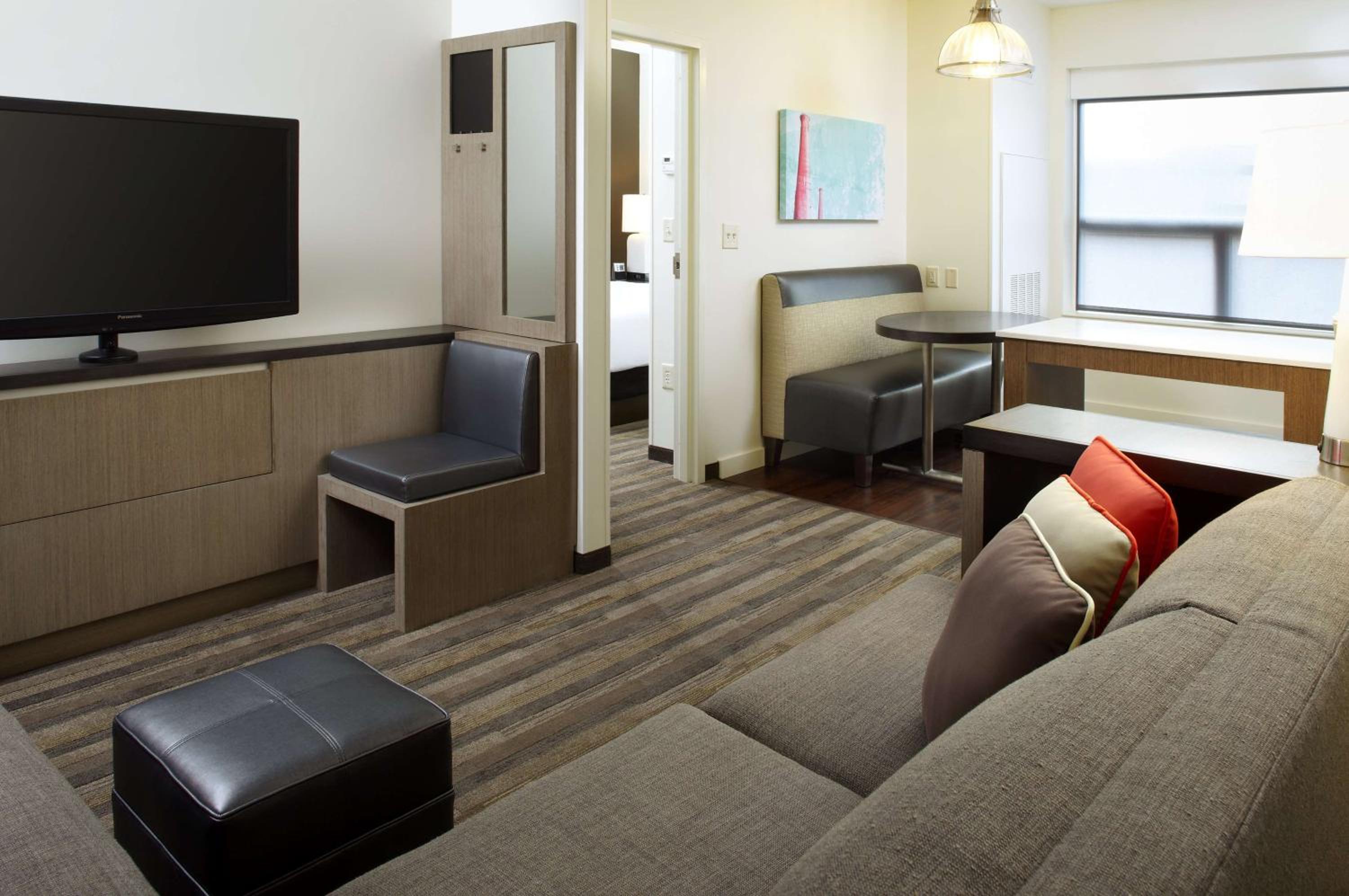 One-Bedroom King Suite photo 3